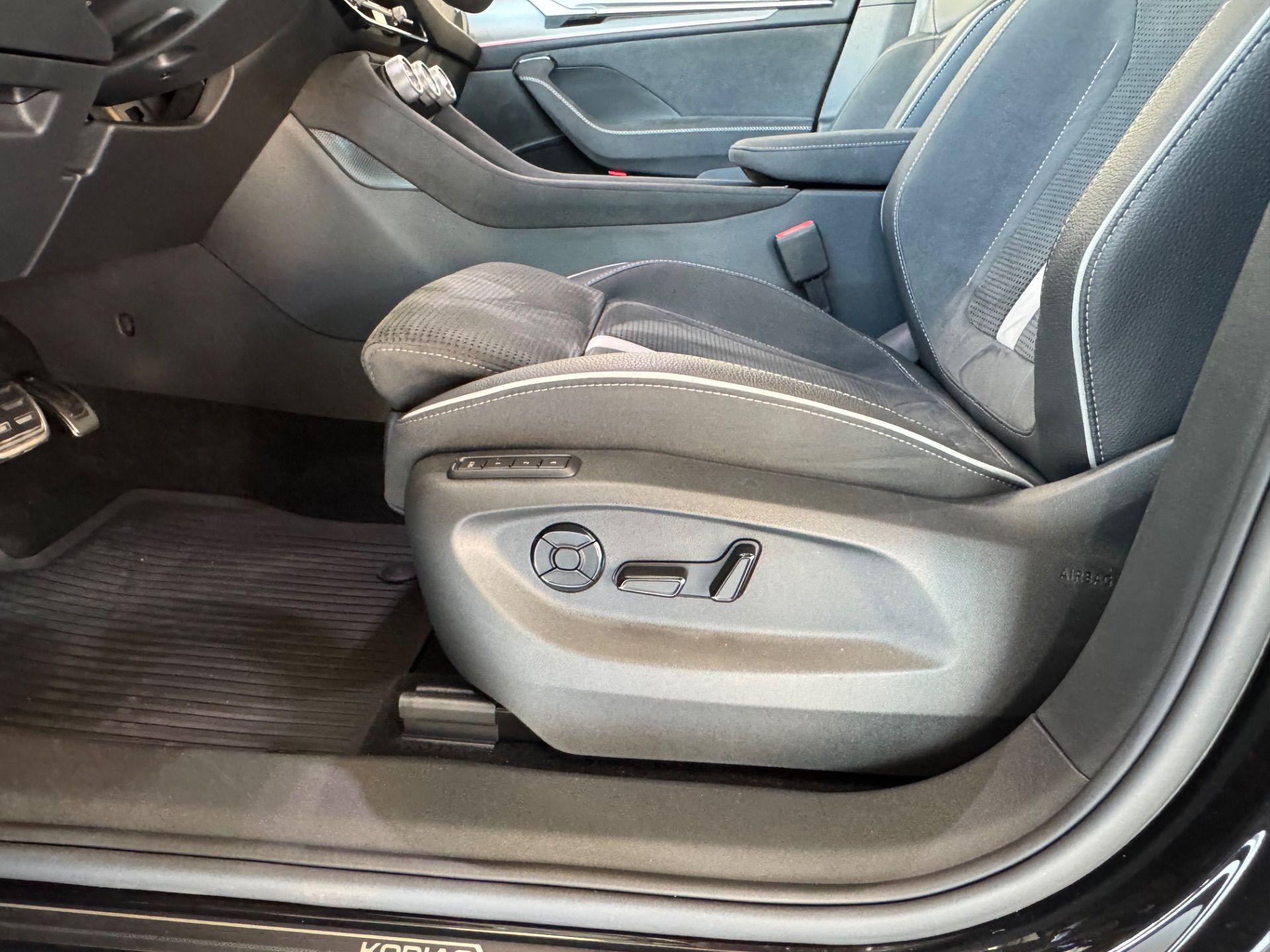 SKODA Kodiaq 2.0 TDI Sportline-image-11