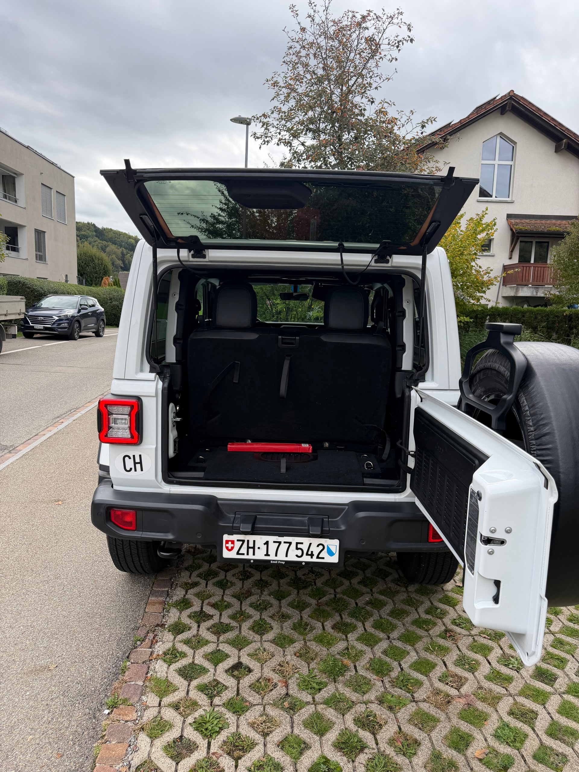 JEEP 2.2 MultiJet Sahara-image-3