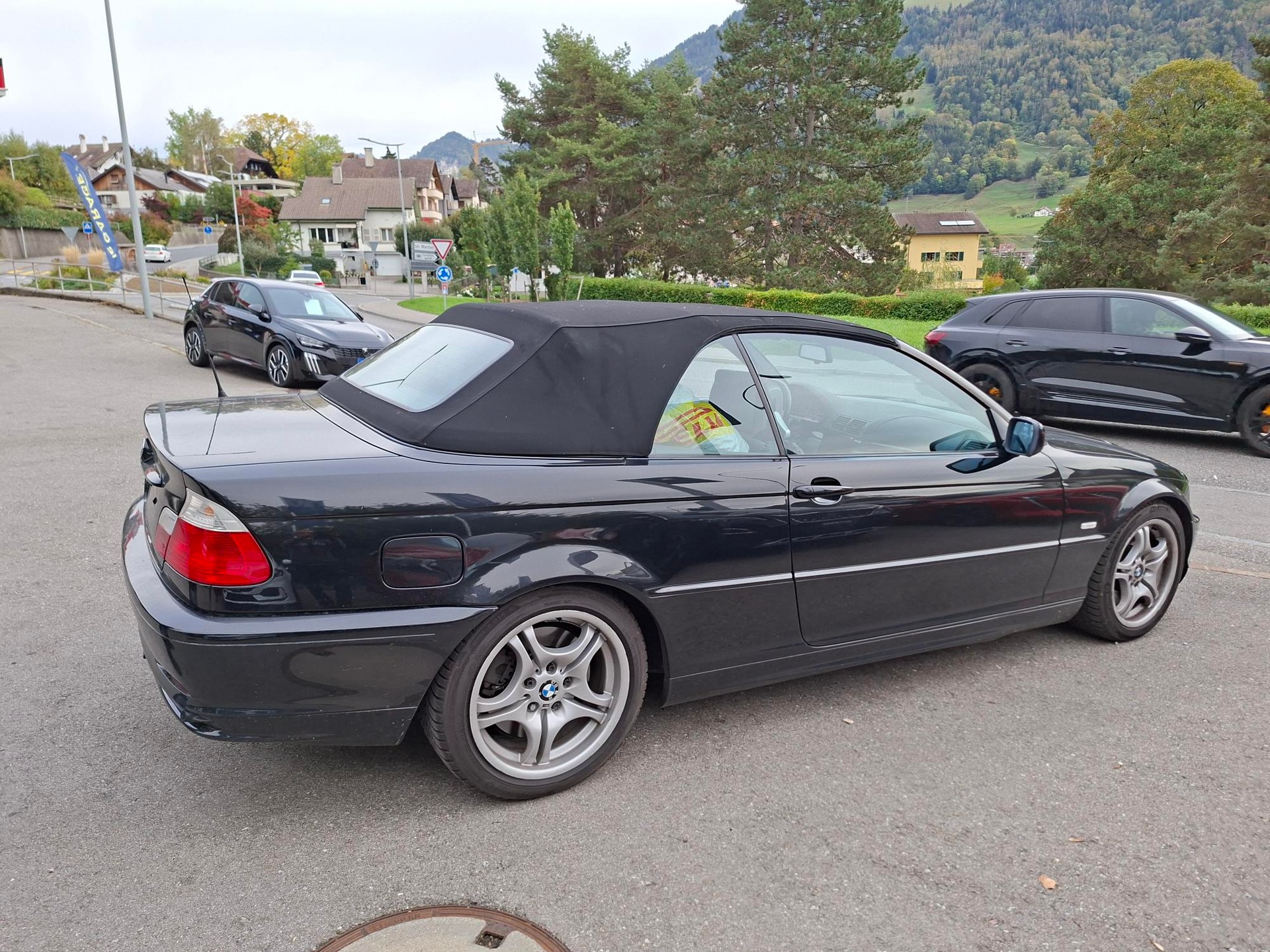 BMW 330Ci Cabriolet-image-4