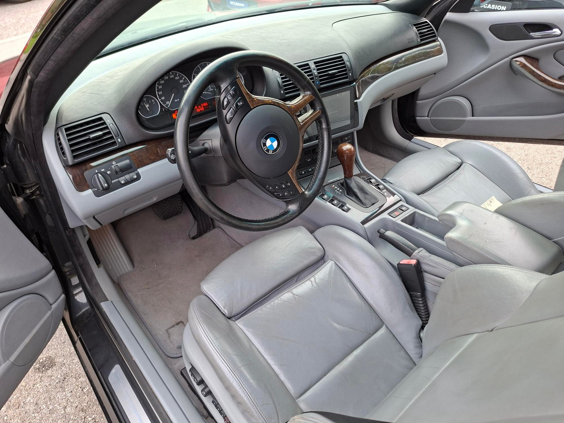 BMW 330Ci Cabriolet-image-8