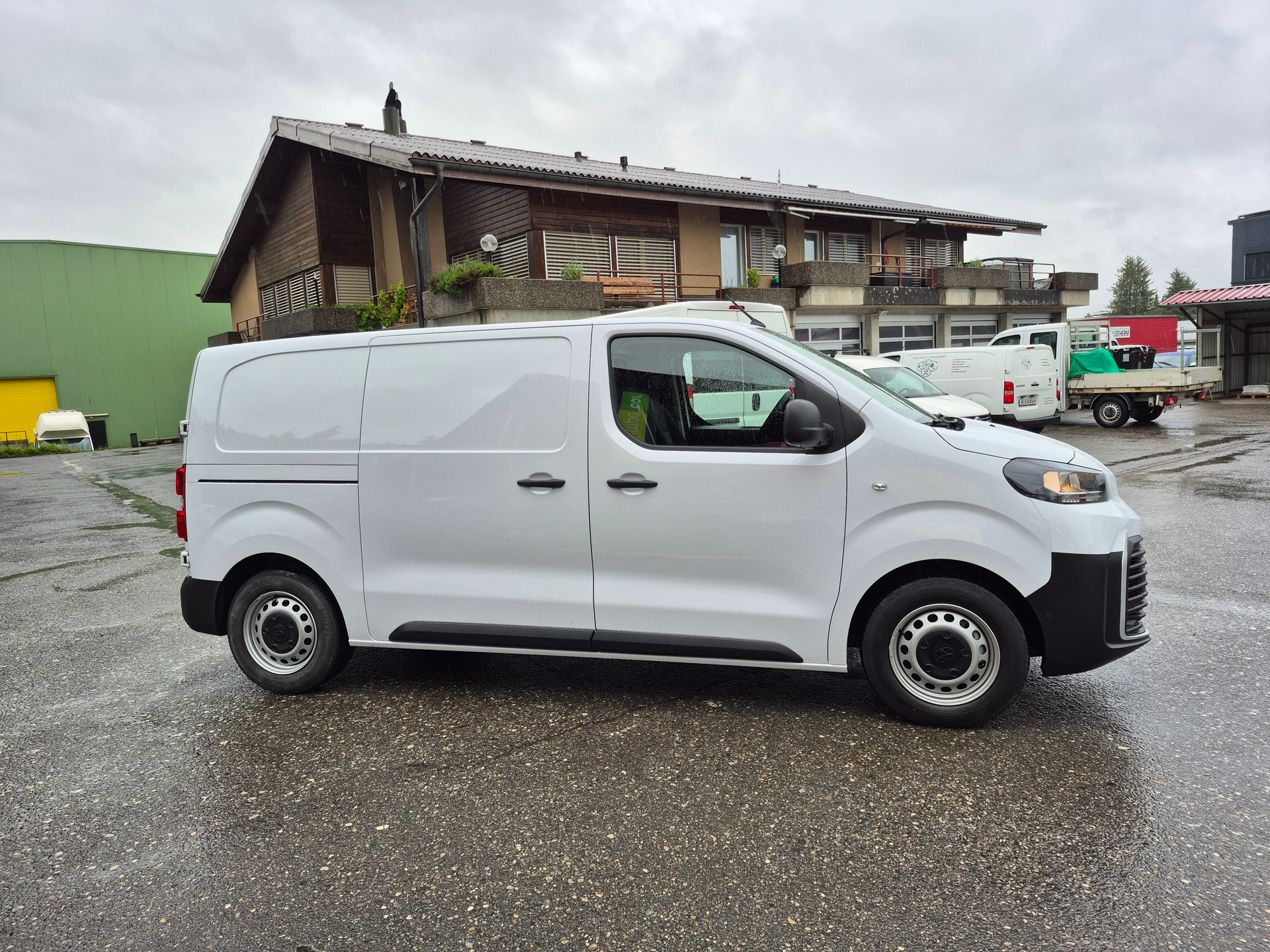 TOYOTA Proace EV 75kWh Medium Advanced Meister-image-3