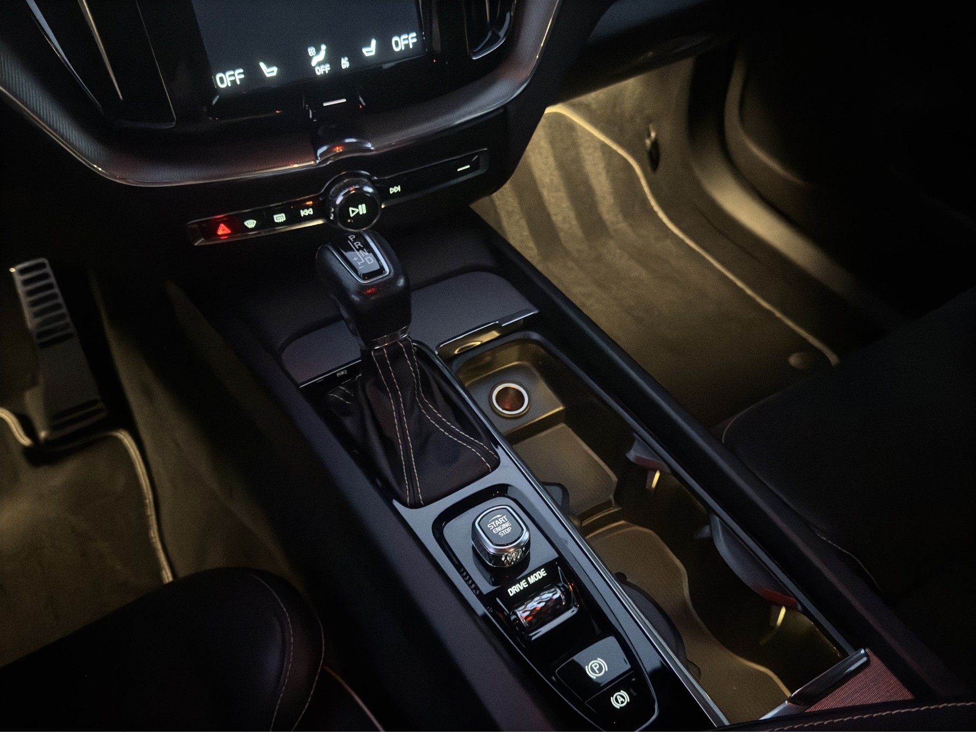 VOLVO XC60 T5 AWD R-Design Geartronic-image-13