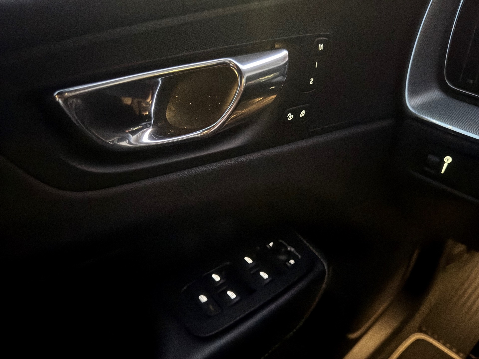 VOLVO XC60 T5 AWD R-Design Geartronic-image-12