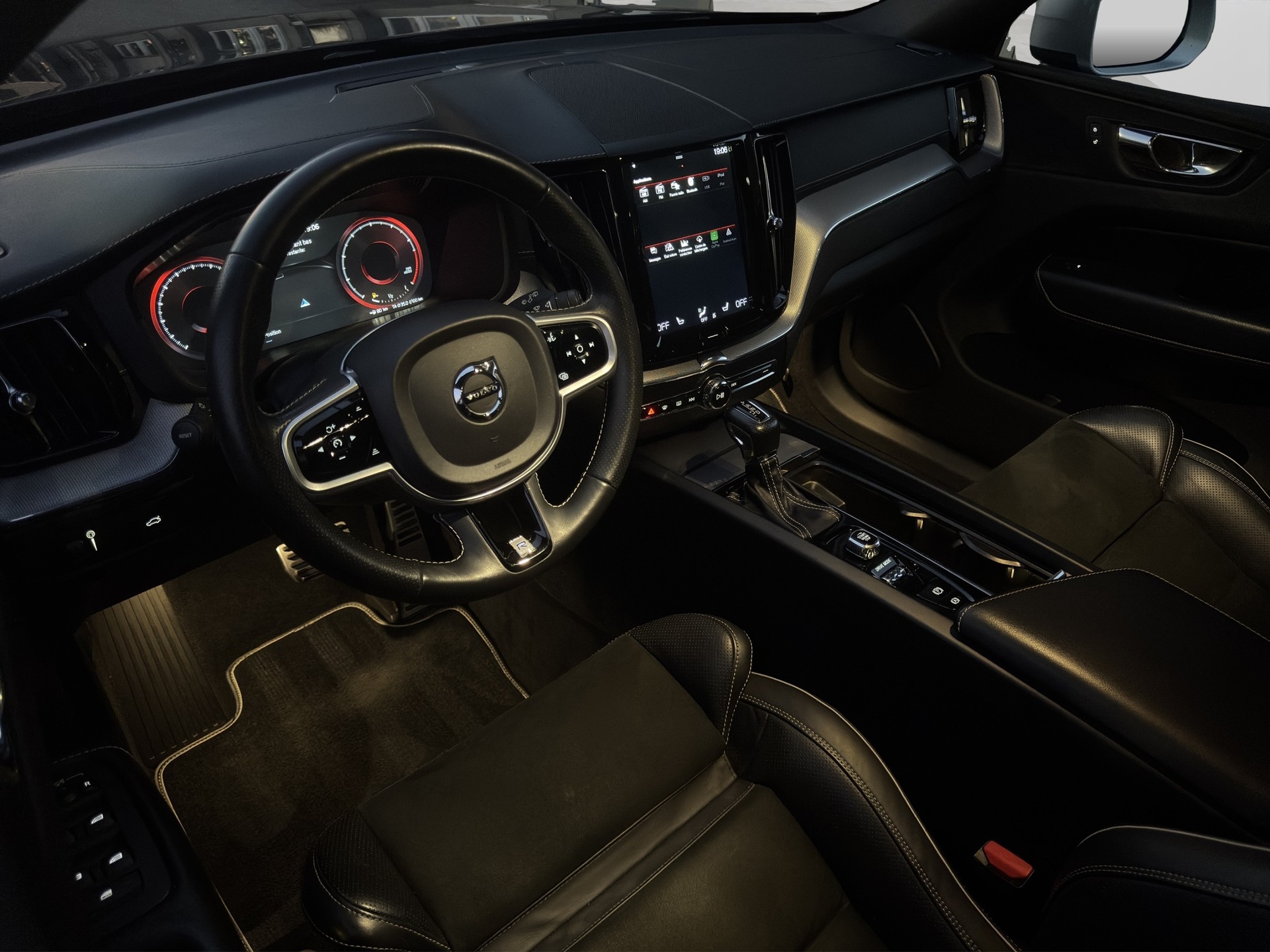 VOLVO XC60 T5 AWD R-Design Geartronic-image-9