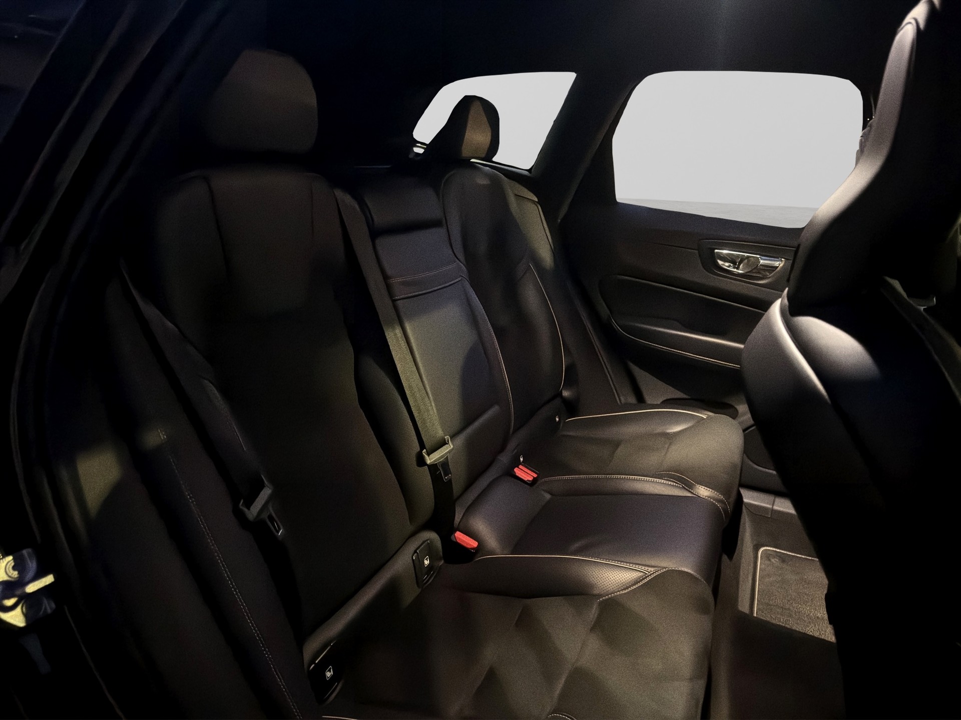 VOLVO XC60 T5 AWD R-Design Geartronic-image-17