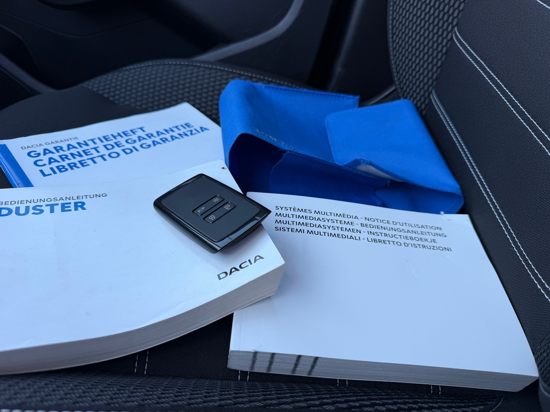 DACIA Duster 1.5 Blue dCi Prestige 4WD-image-14