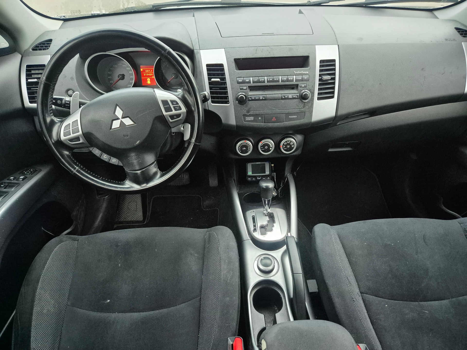 MITSUBISHI Outlander 2.4 Instyle 4WD CVT-image-9