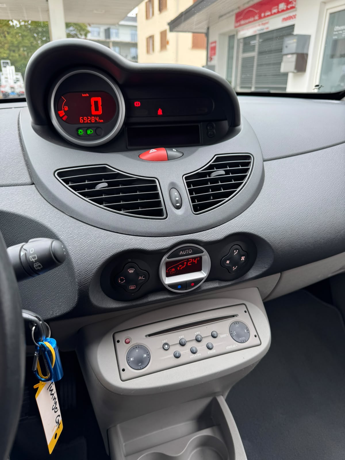 RENAULT Twingo 1.2 16V T GT-image-18