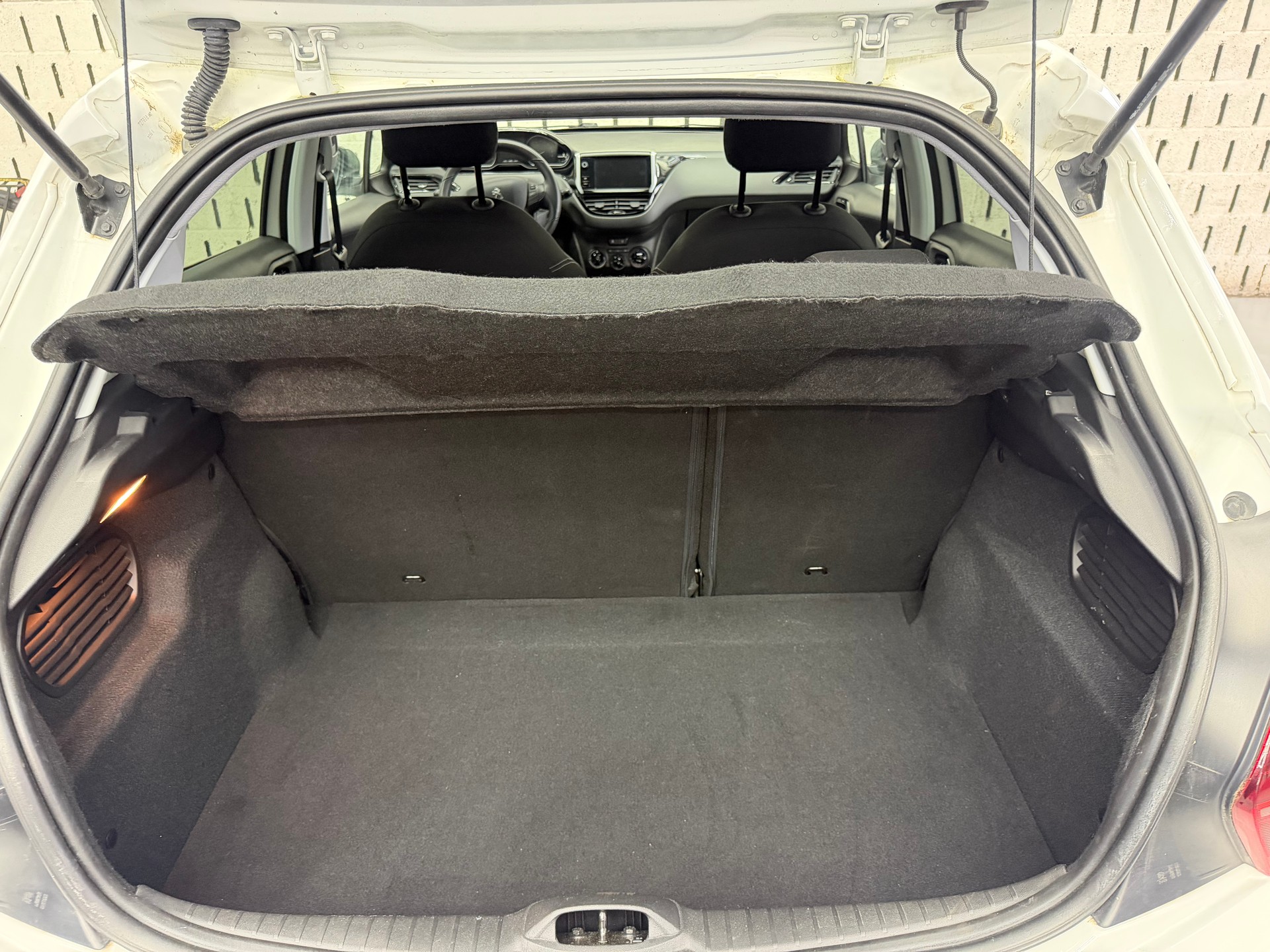 PEUGEOT 208 1.2 PureTech Style-image-13
