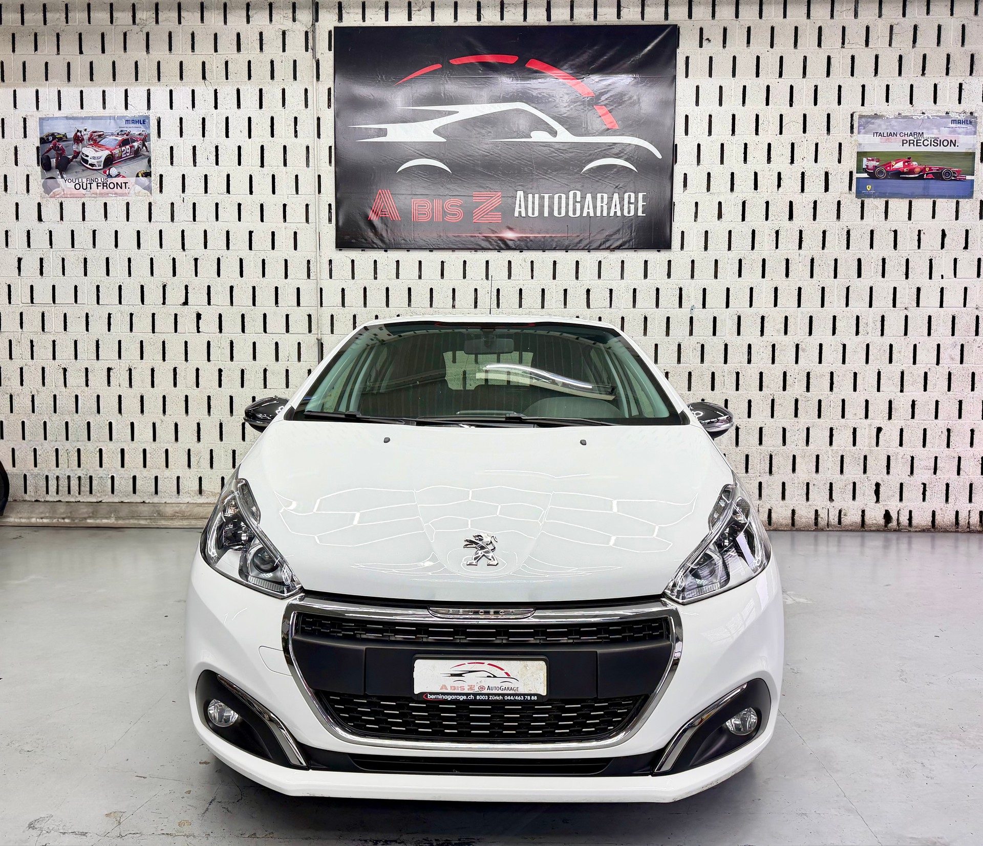 PEUGEOT 208 1.2 PureTech Style-image-1