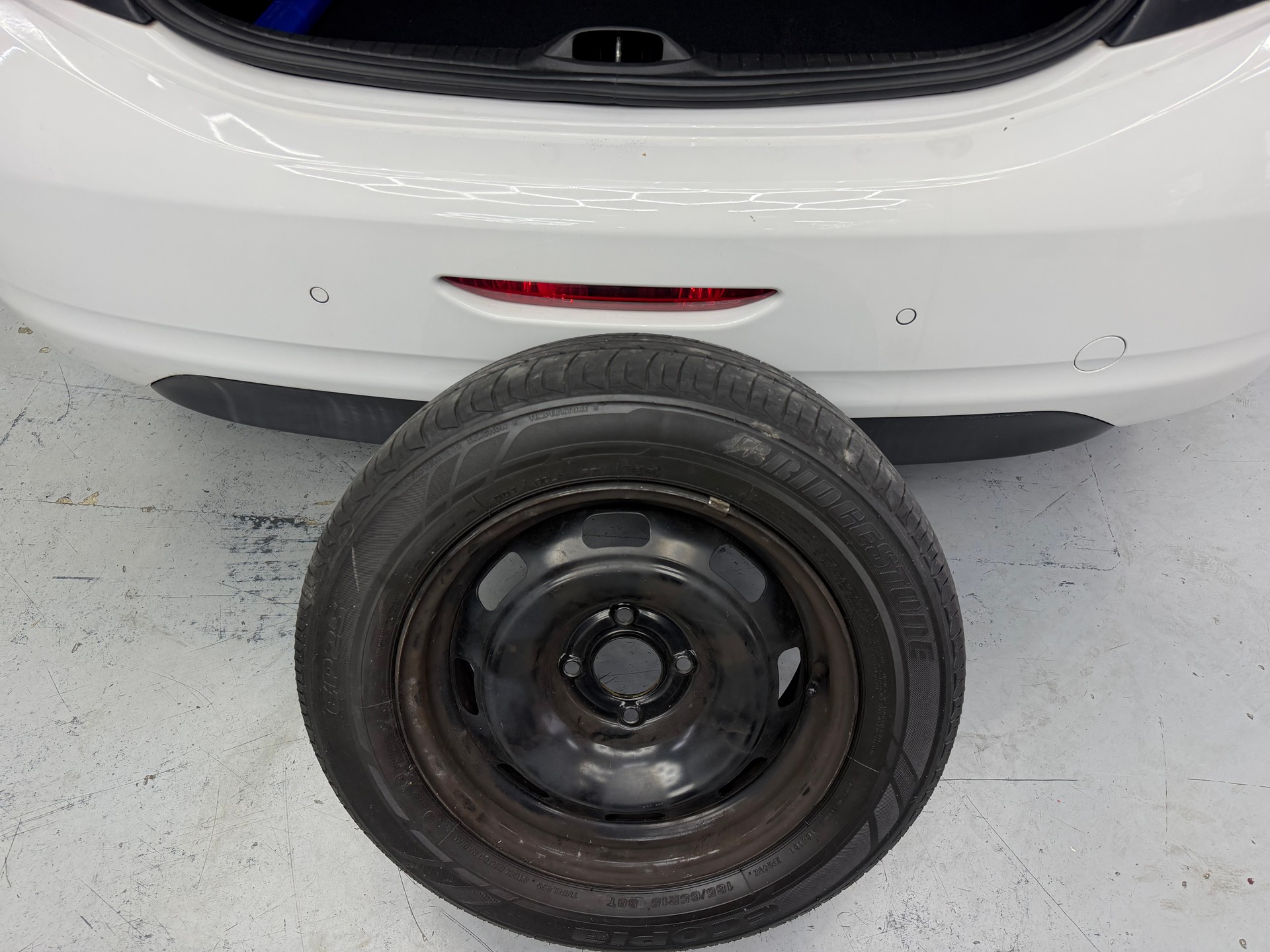 PEUGEOT 208 1.2 PureTech Style-image-14