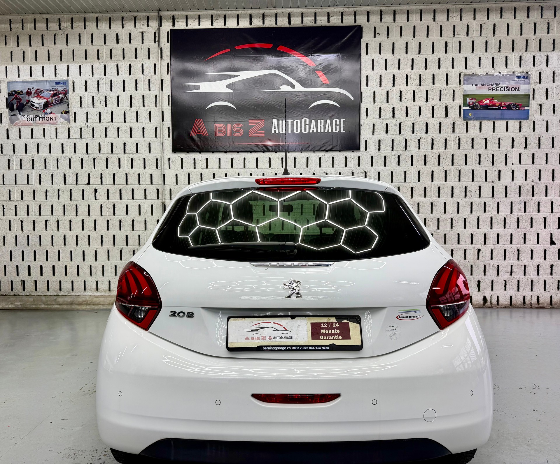 PEUGEOT 208 1.2 PureTech Style-image-11