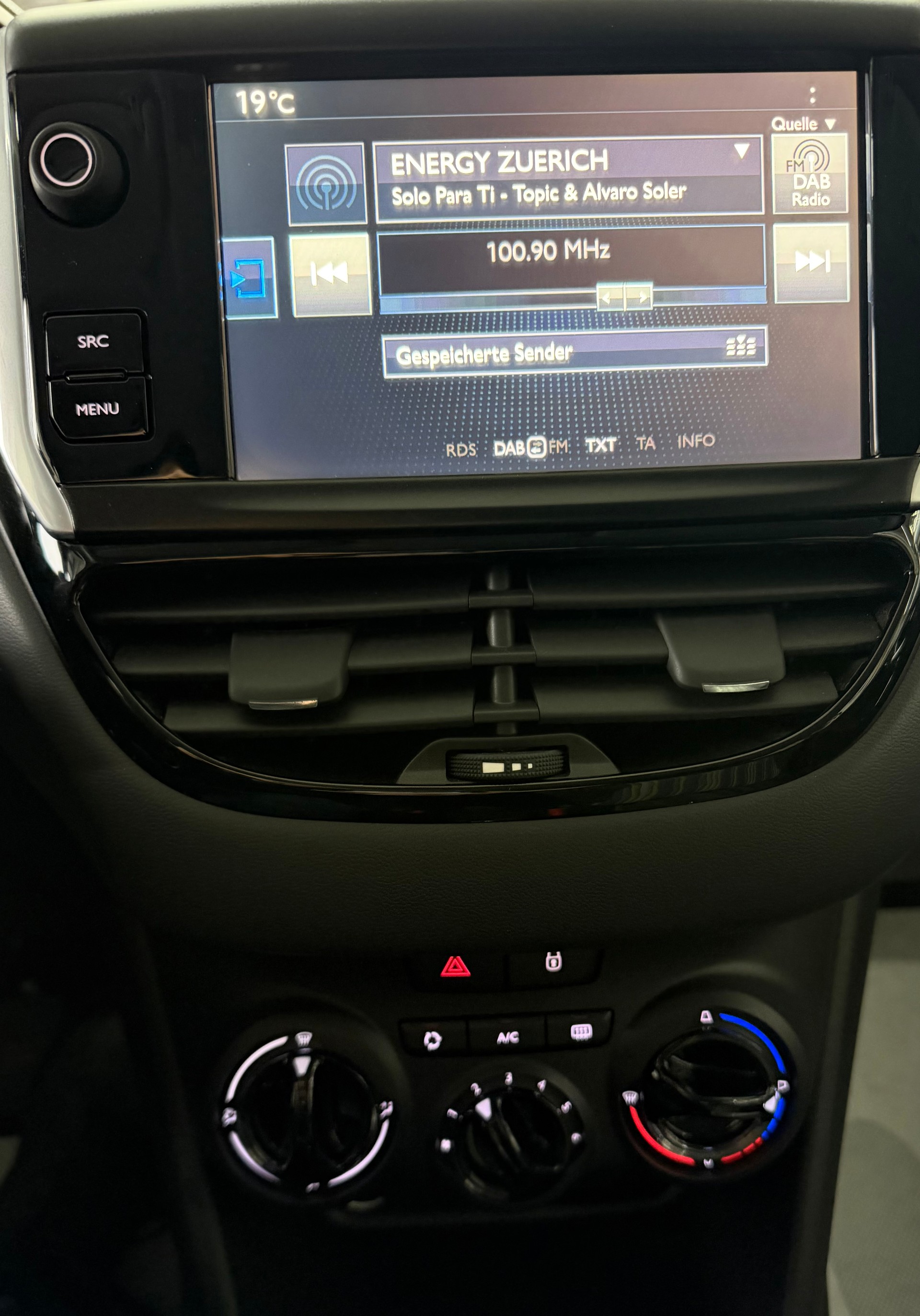 PEUGEOT 208 1.2 PureTech Style-image-9