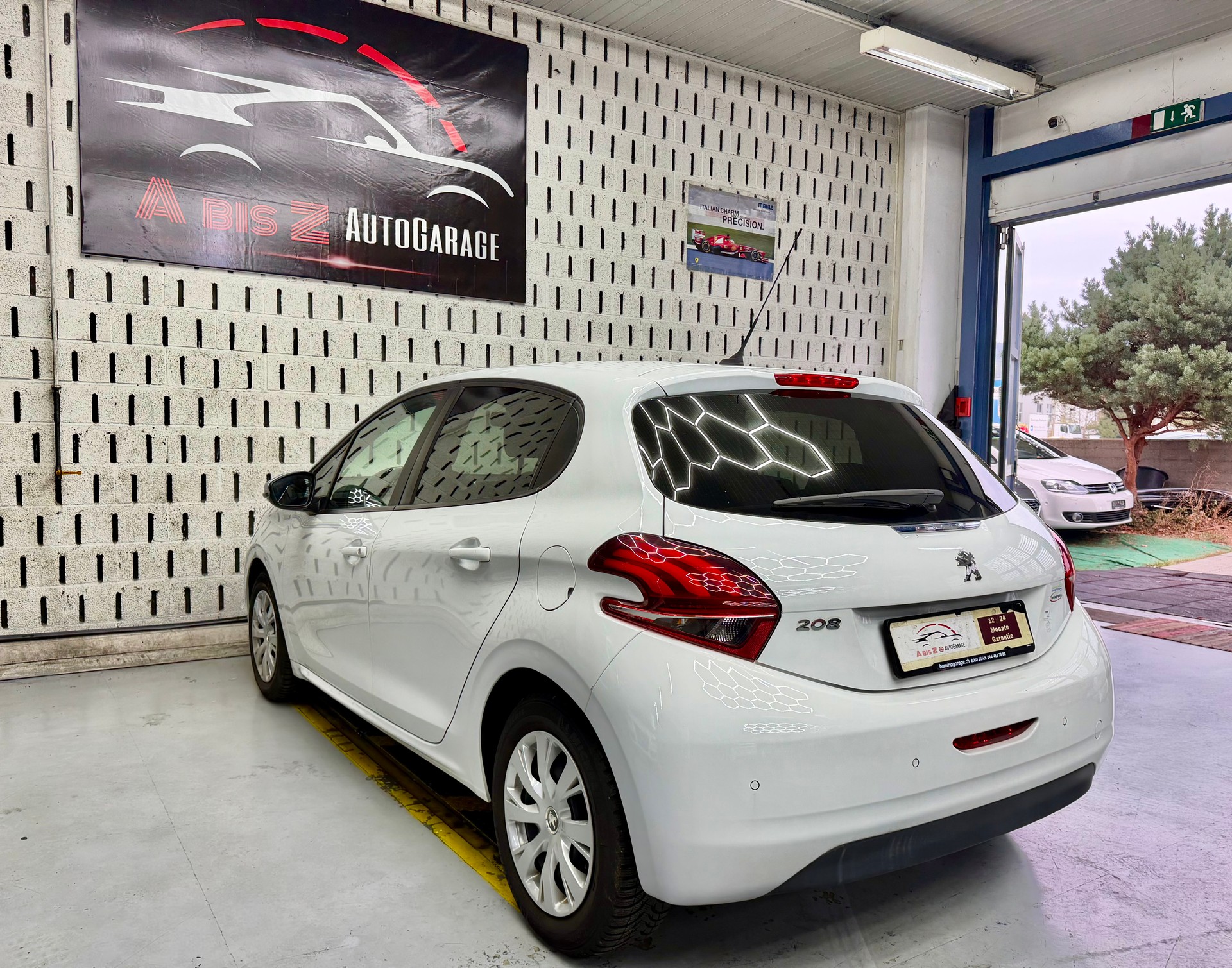 PEUGEOT 208 1.2 PureTech Style-image-15