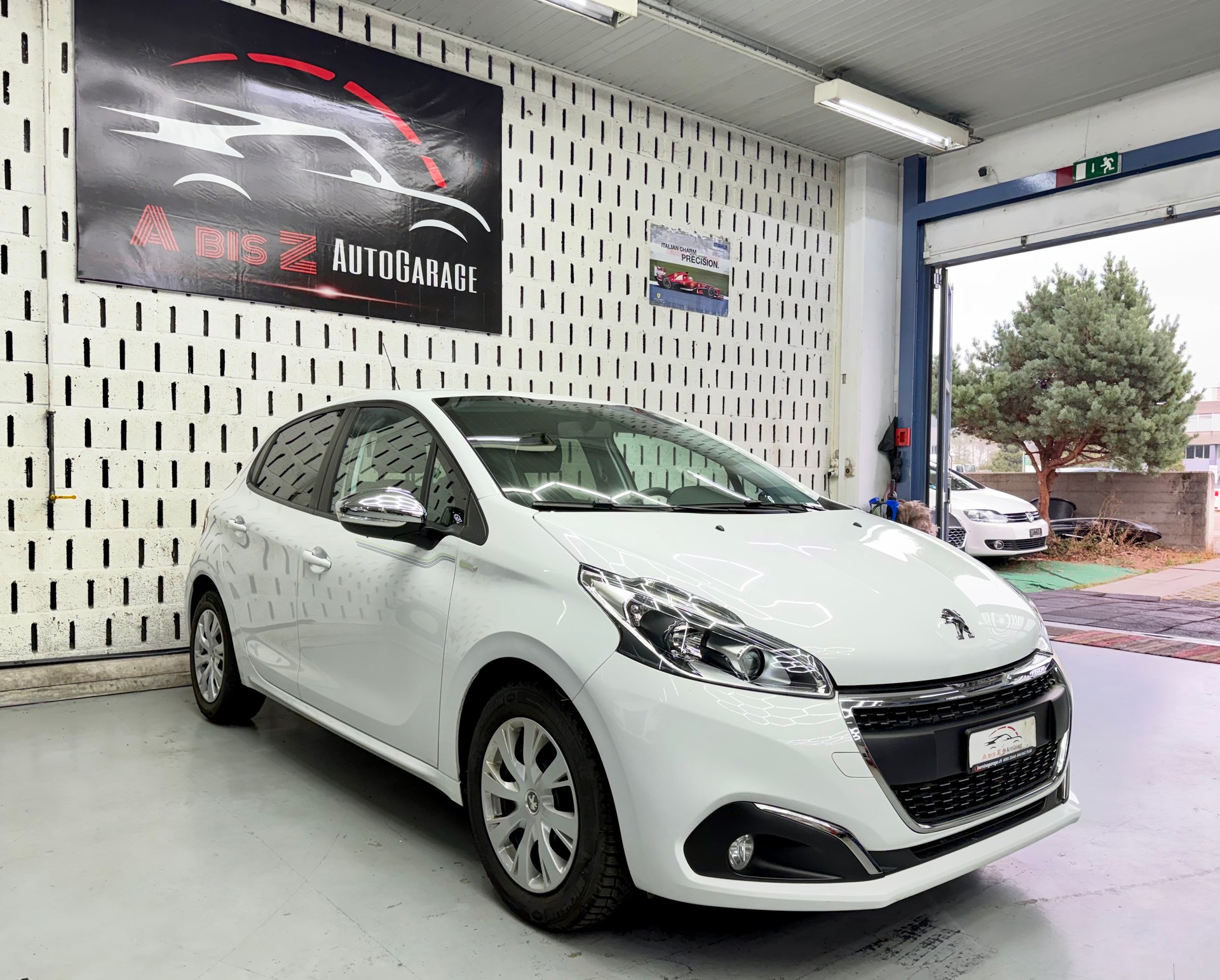 PEUGEOT 208 1.2 PureTech Style-image-2