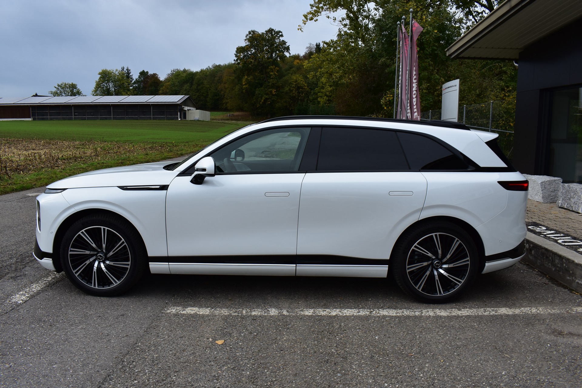 XPENG G9 93kWh Performance AWD mit Anhängerkupplung-image-7