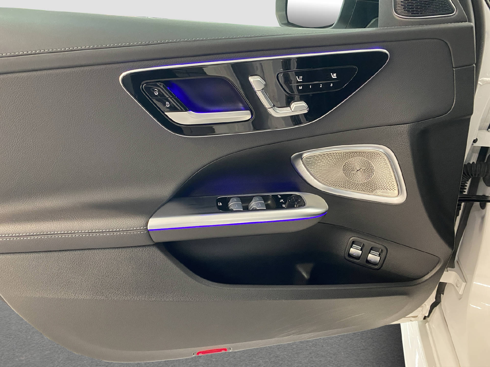 MERCEDES-BENZ C 400 e AMG Line 4MATIC-image-12