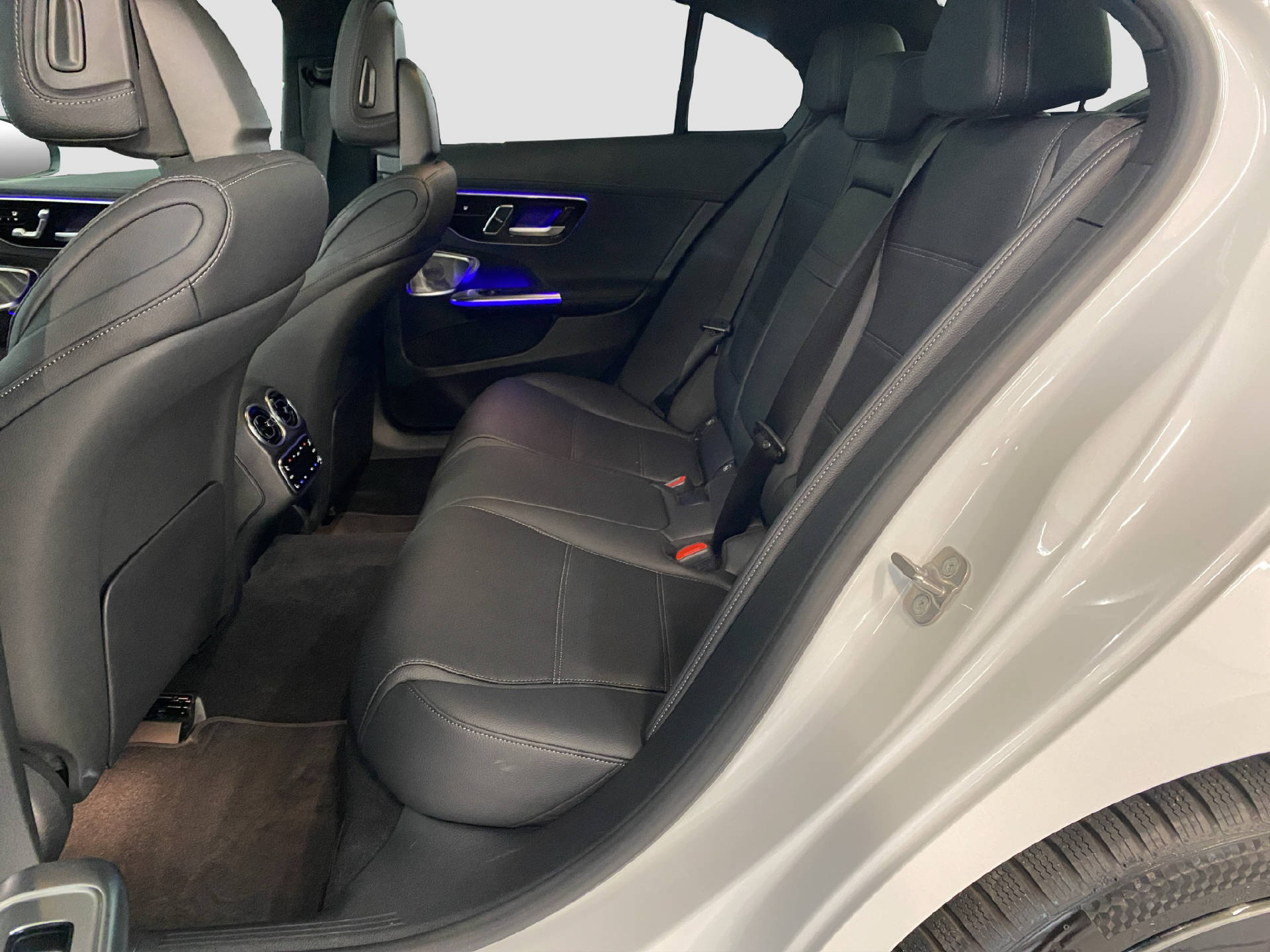 MERCEDES-BENZ C 400 e AMG Line 4MATIC-image-13