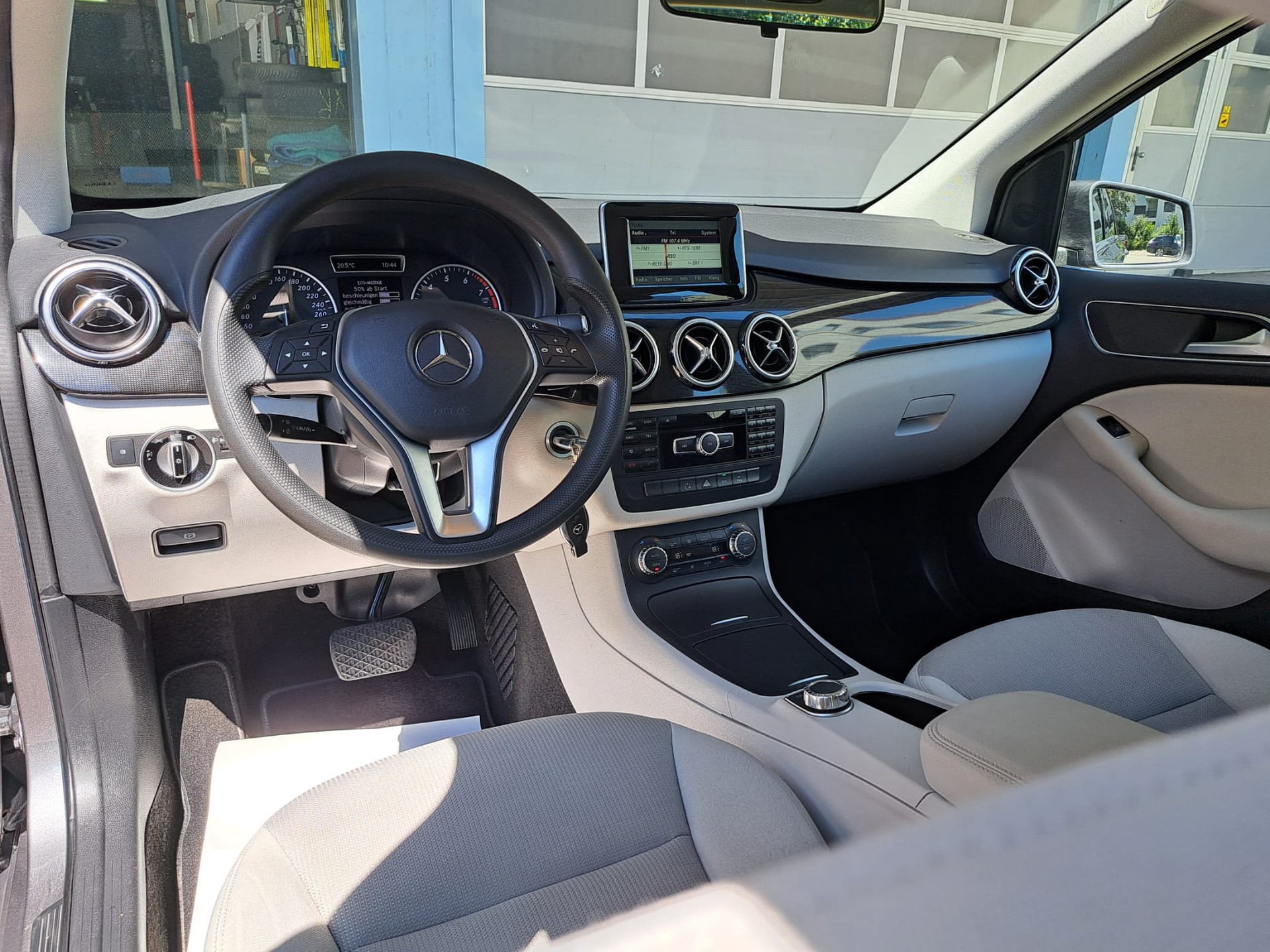 MERCEDES-BENZ B 220 4Matic 7G-DCT-image-5