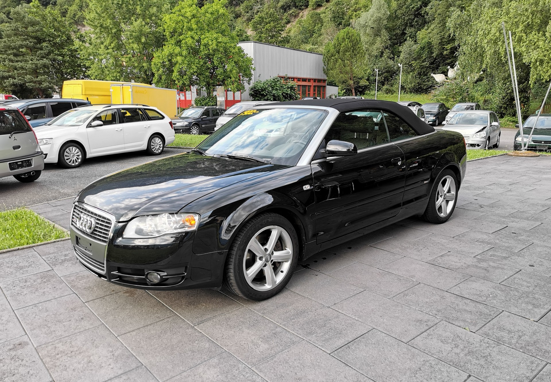 AUDI A4 Cabriolet 2.0T FSI-image-2