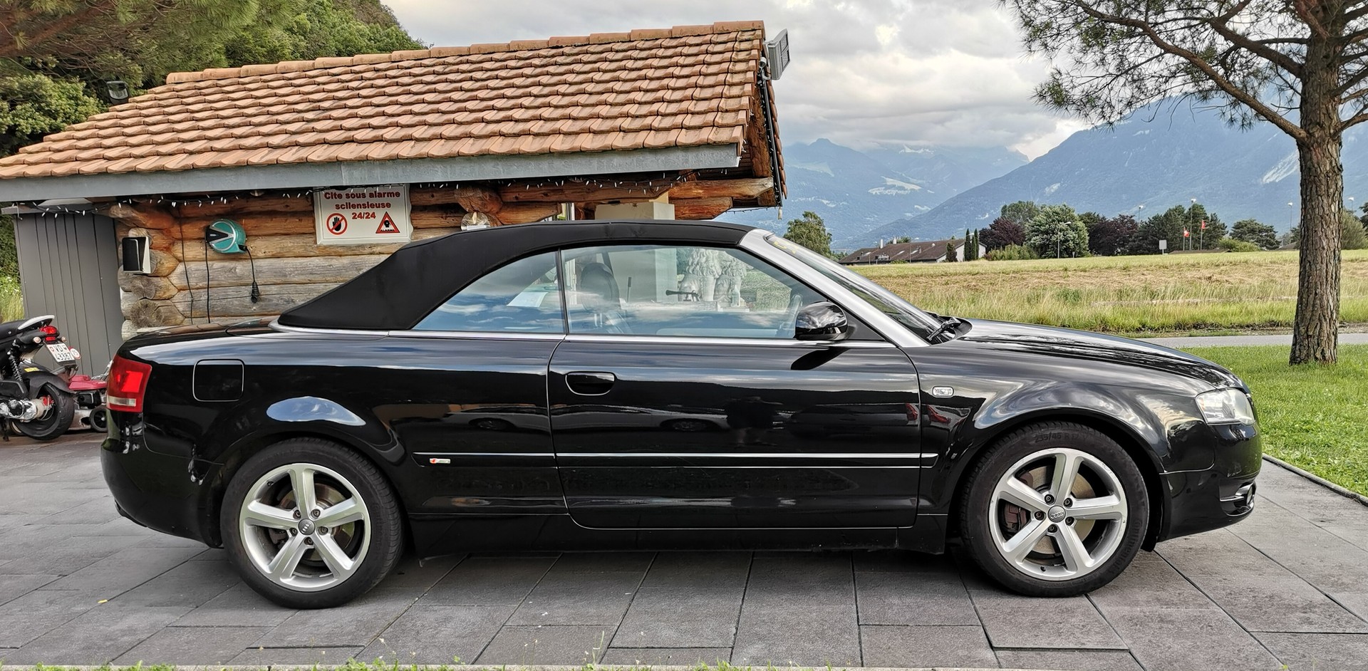 AUDI A4 Cabriolet 2.0T FSI-image-1
