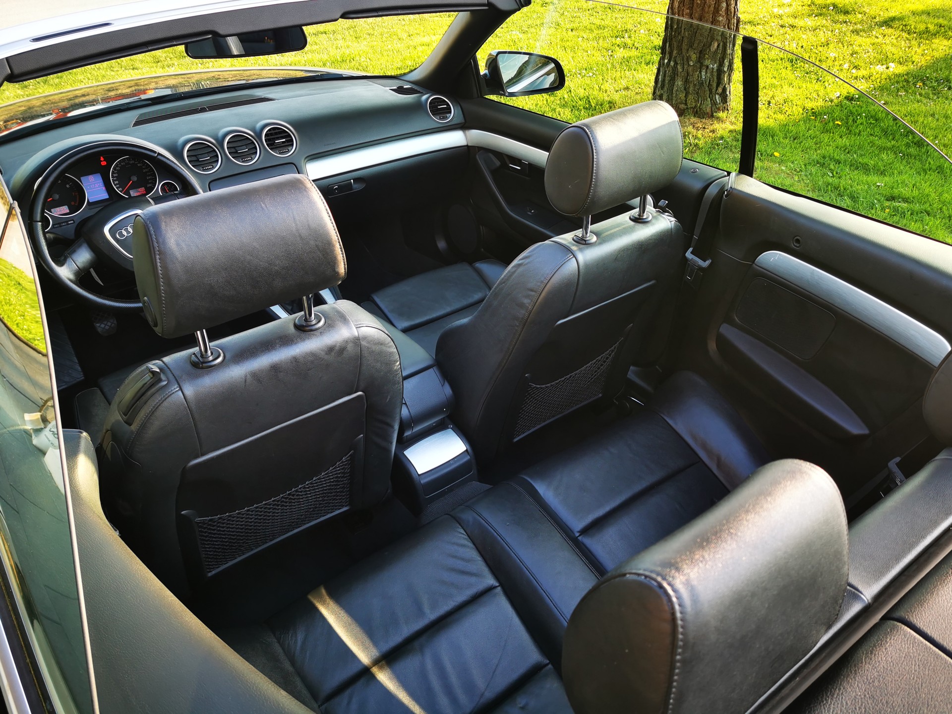 AUDI A4 Cabriolet 2.0T FSI-image-12