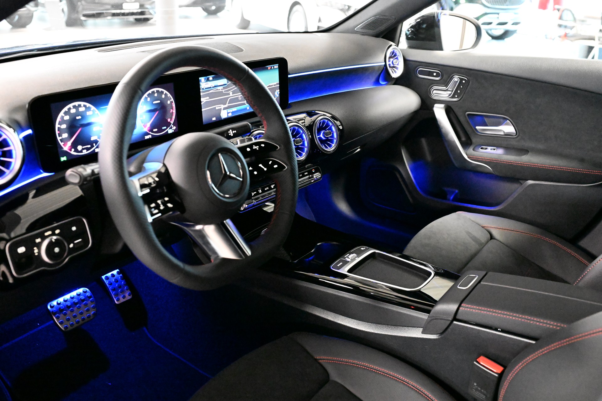 MERCEDES-BENZ A 180 7G-DCT-image-11