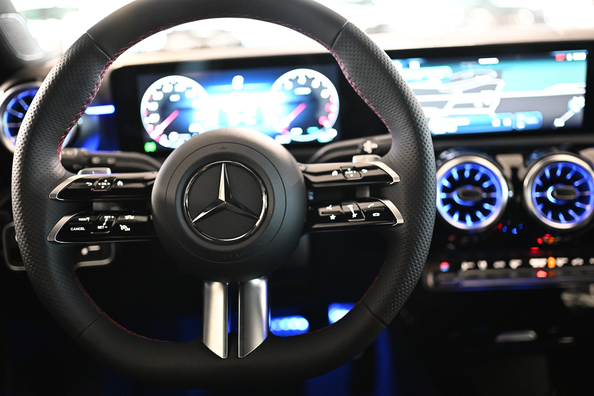 MERCEDES-BENZ A 180 7G-DCT-image-10