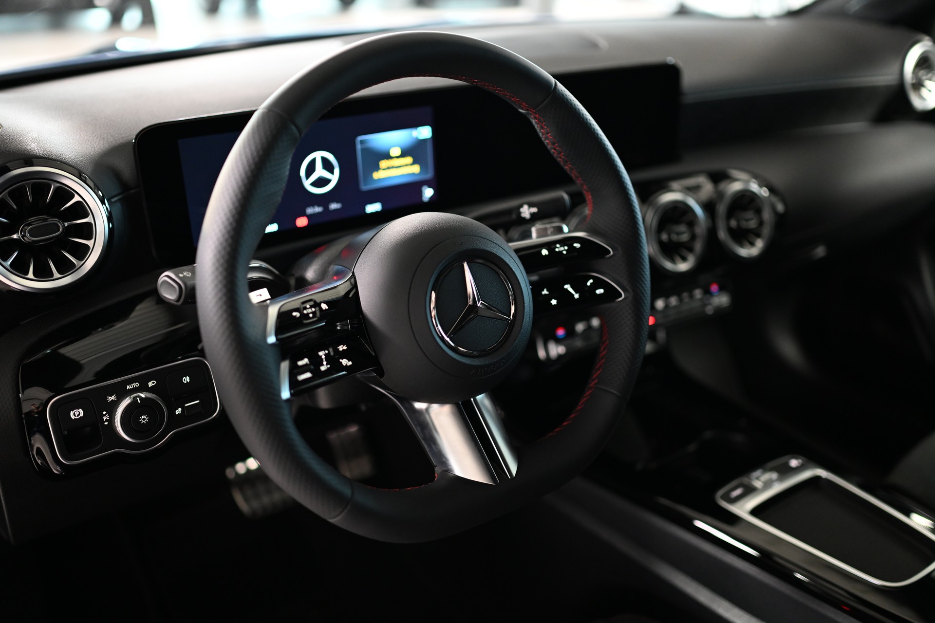 MERCEDES-BENZ A 180 7G-DCT-image-9