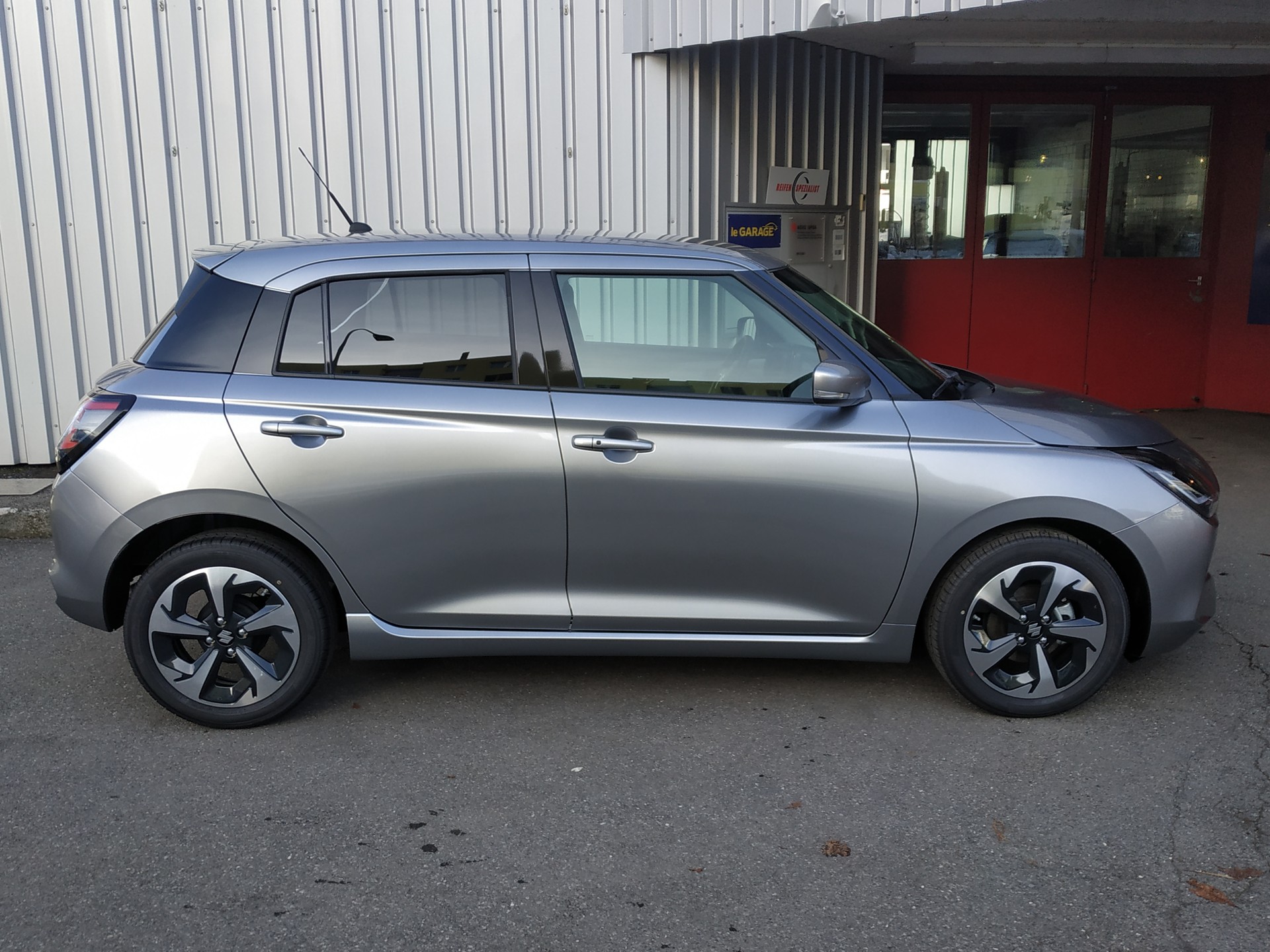 SUZUKI Swift 1.2 Compact Top Hybrid 4x4-image-4