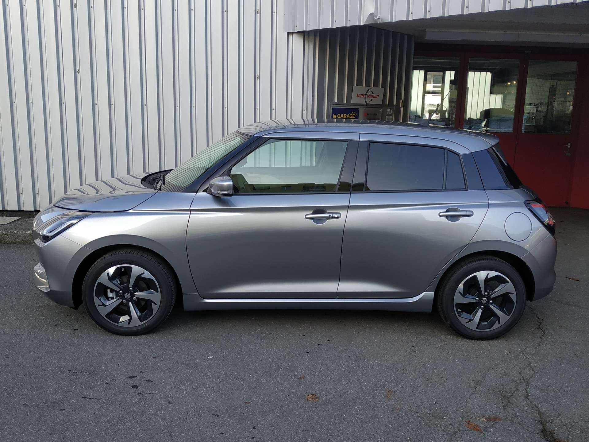 SUZUKI Swift 1.2 Compact Top Hybrid 4x4-image-6