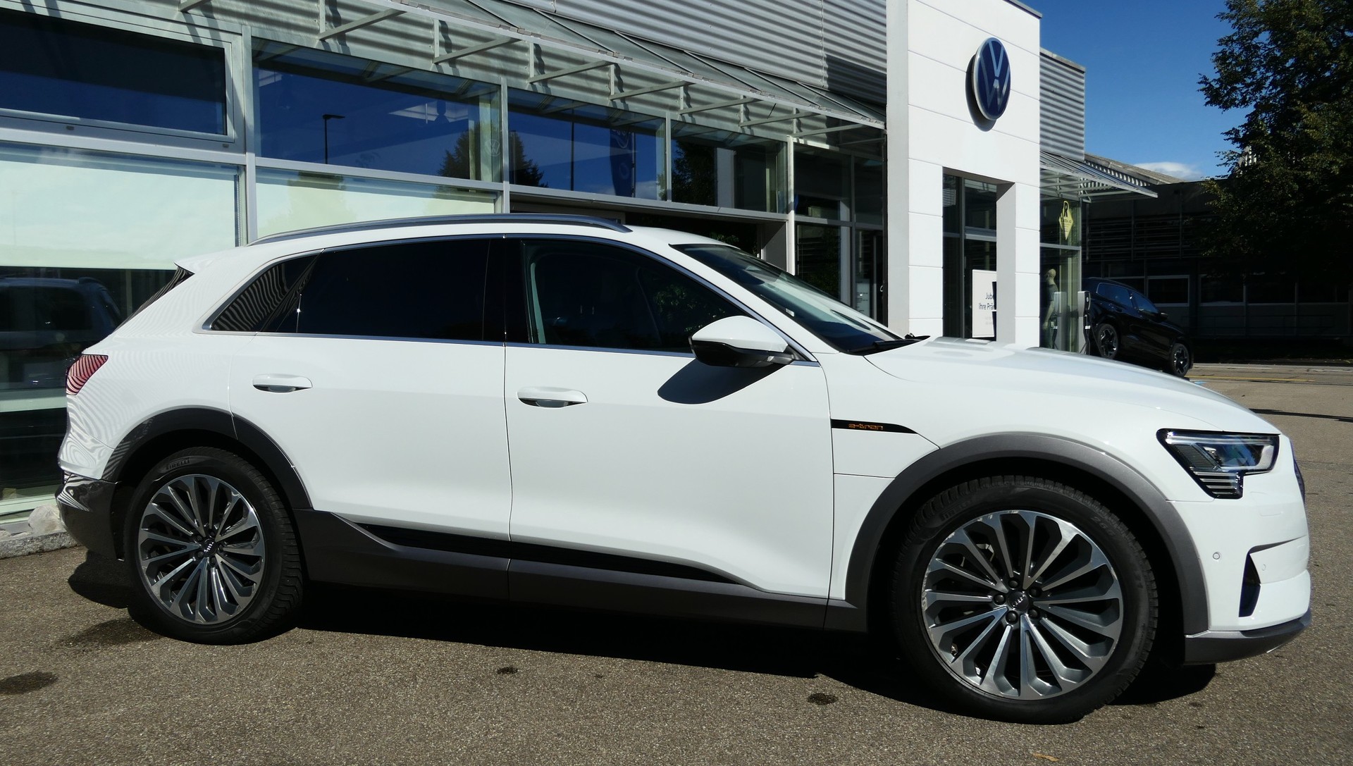 AUDI e-tron 55 Advanced quattro-image-3