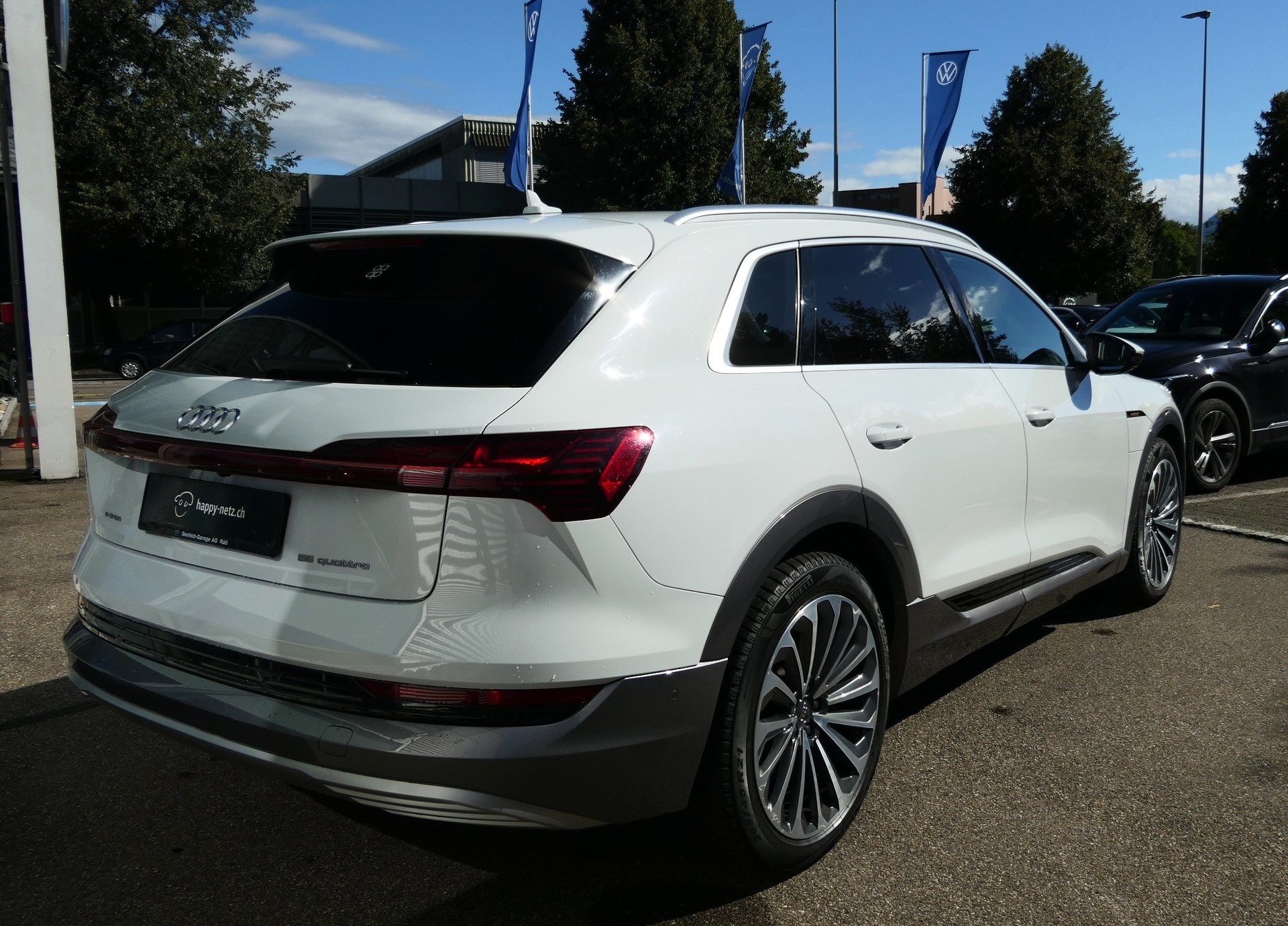 AUDI e-tron 55 Advanced quattro-image-4