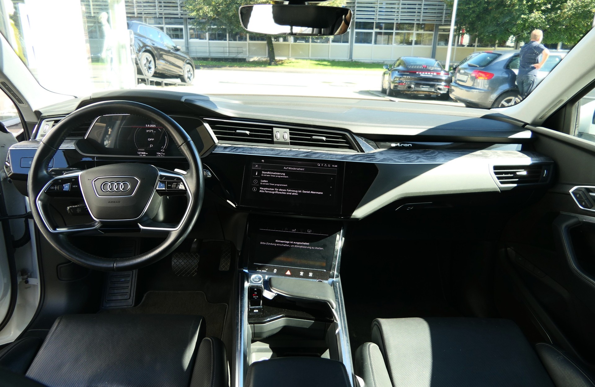 AUDI e-tron 55 Advanced quattro-image-6