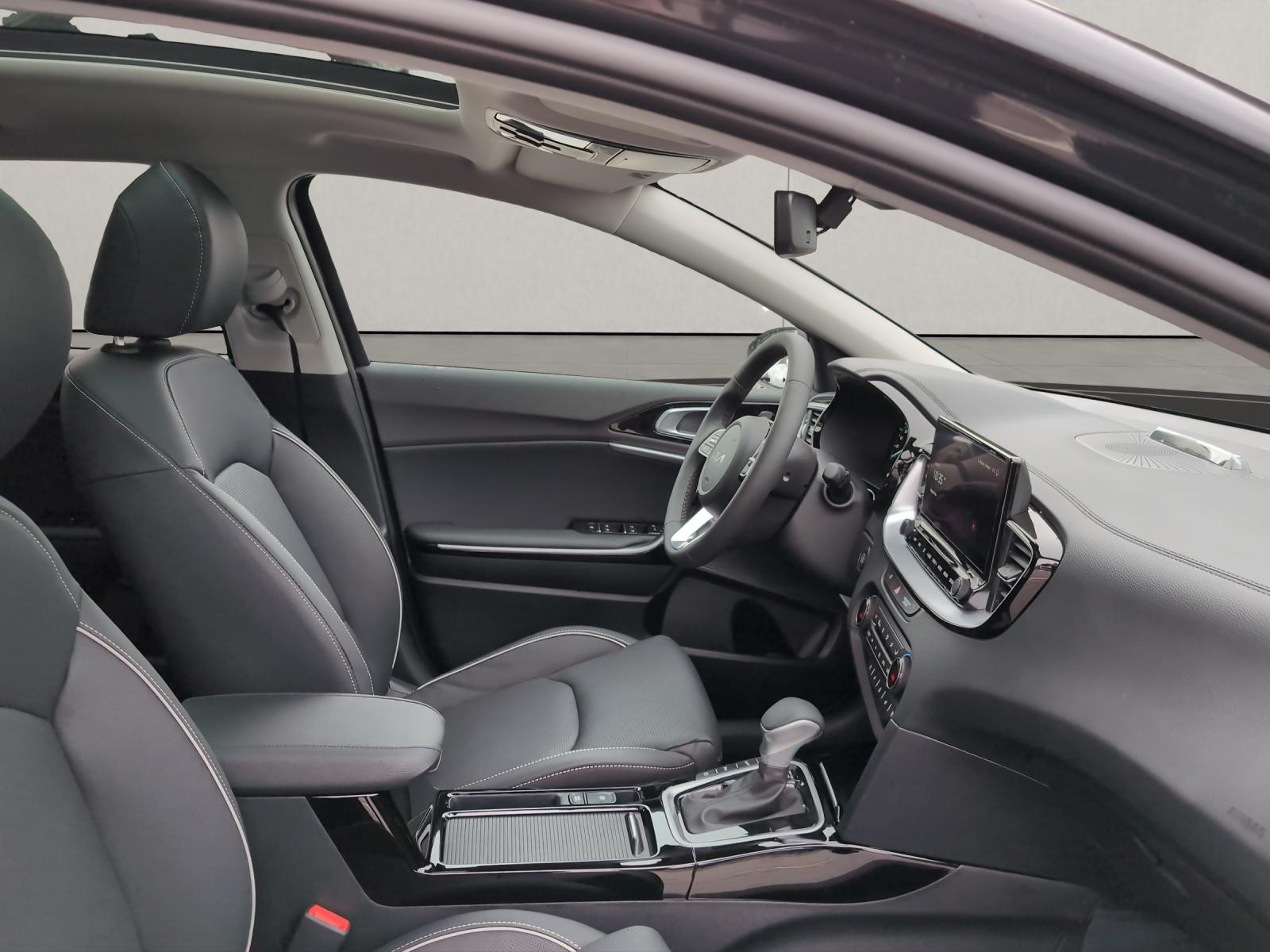 KIA Ceed SW 1.6 GDi Plug-in Hybrid Style-image-13