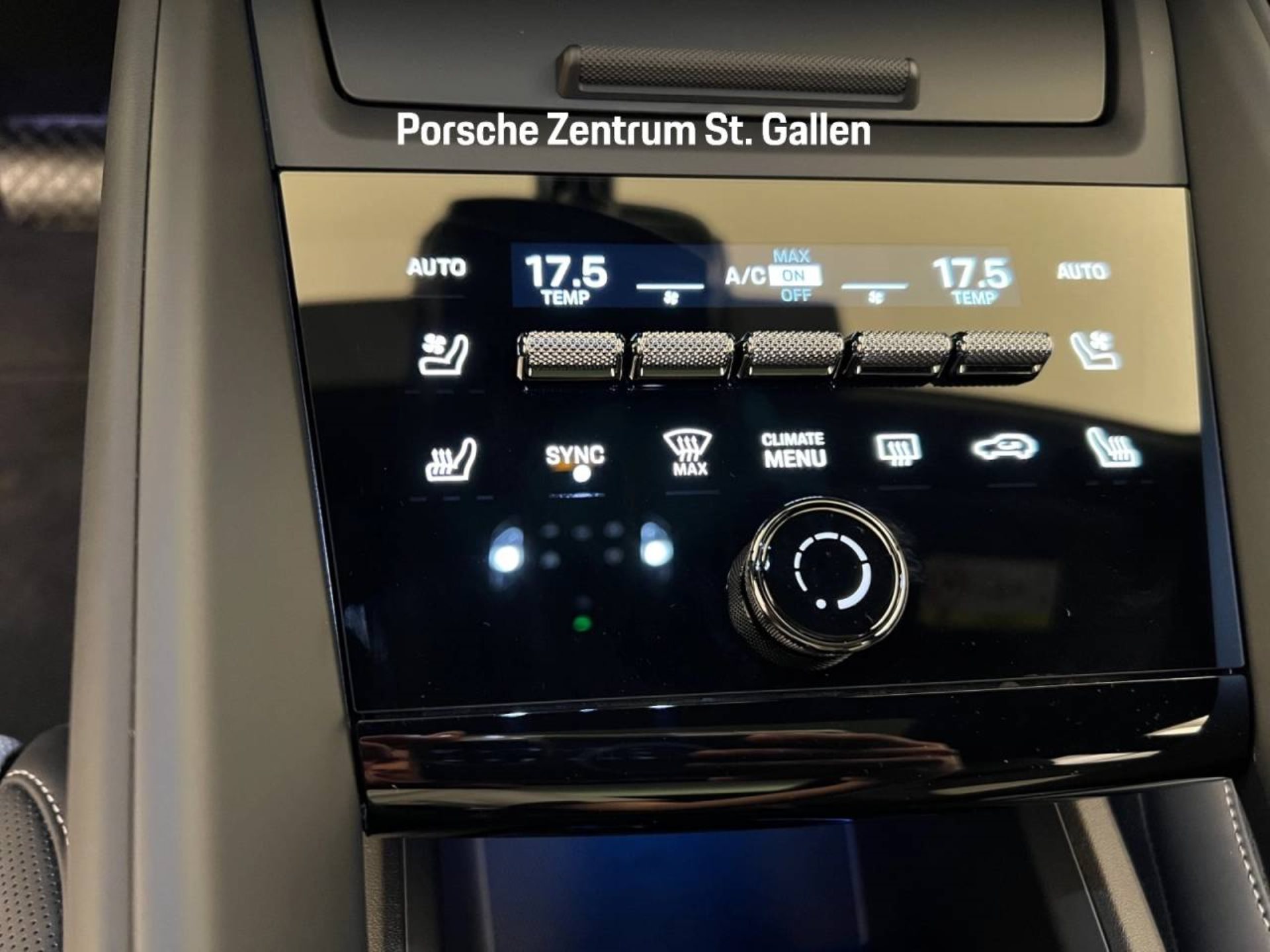 PORSCHE Macan 4-image-12