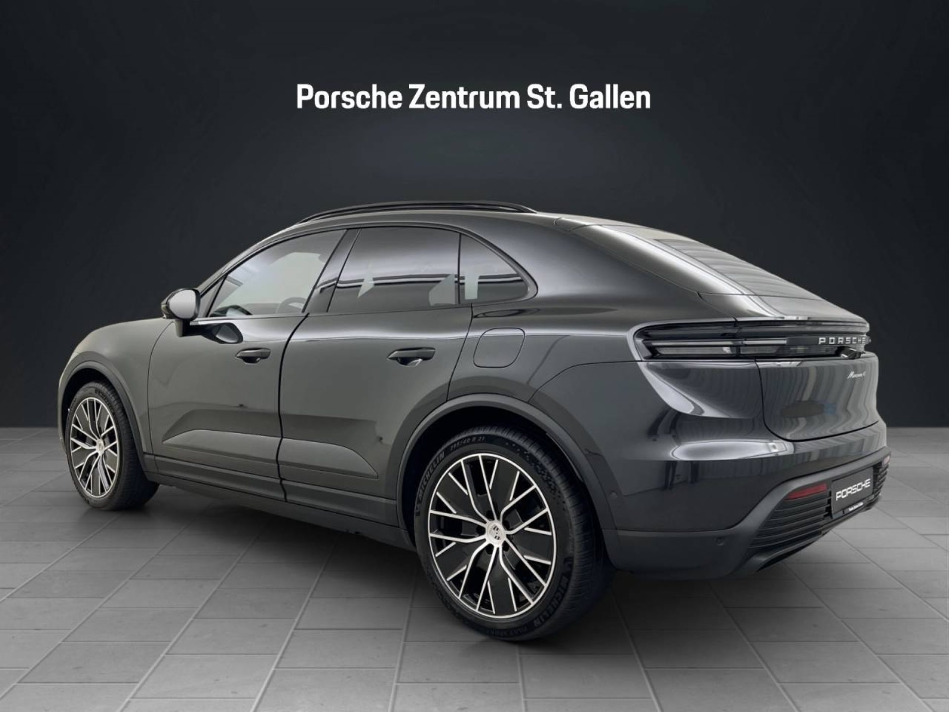 PORSCHE Macan 4-image-1