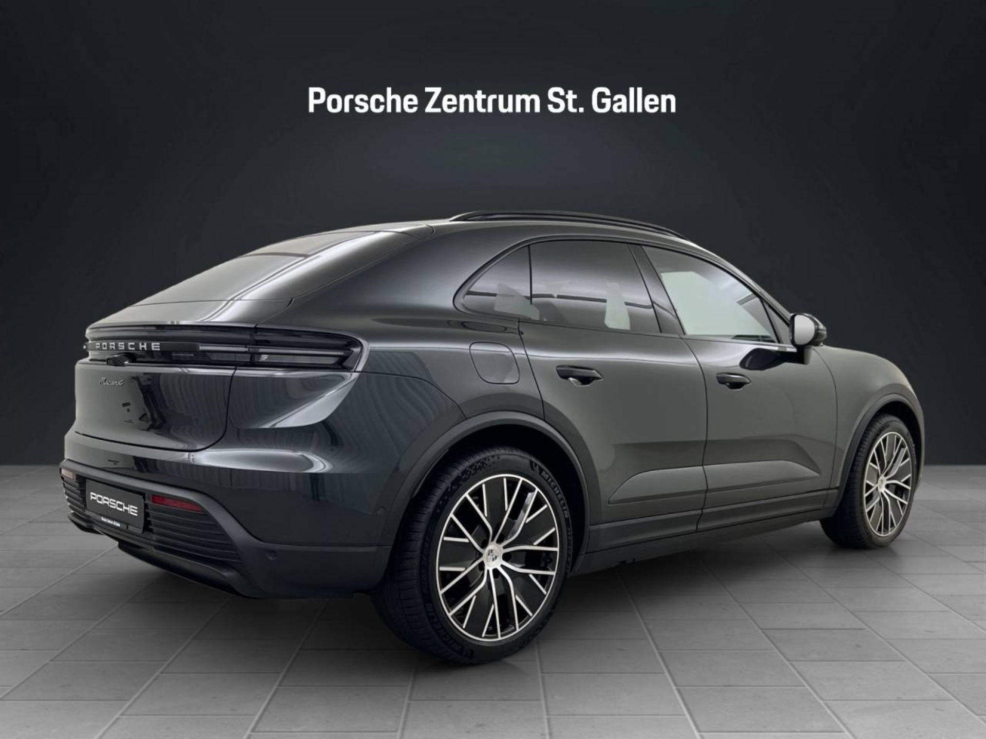 PORSCHE Macan 4-image-2