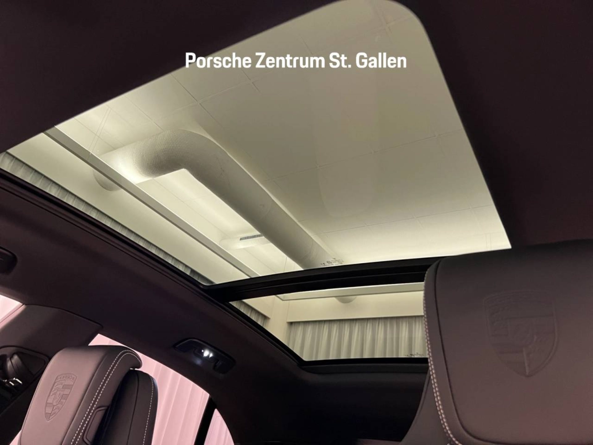 PORSCHE Macan 4-image-8