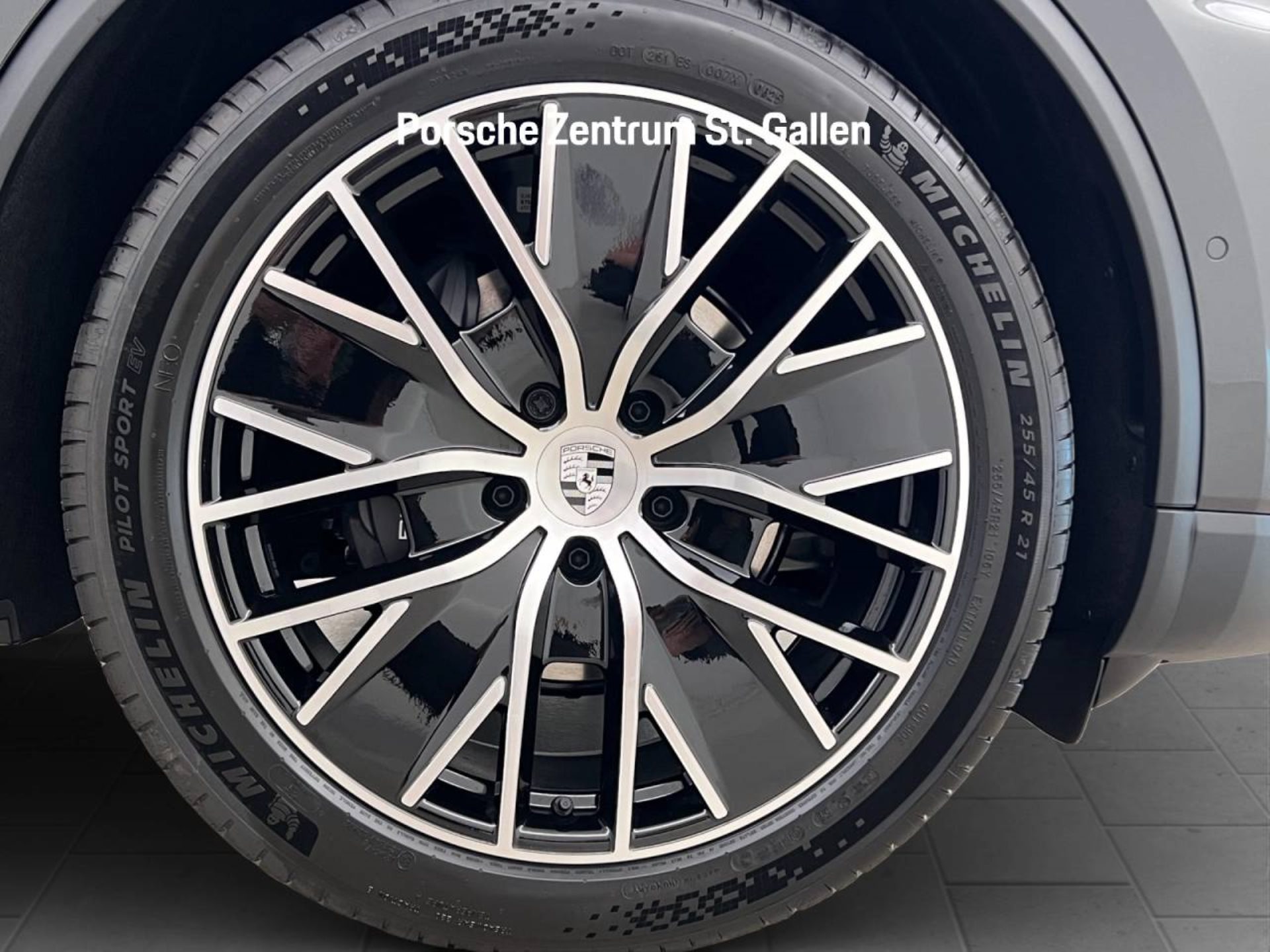 PORSCHE Macan 4-image-6
