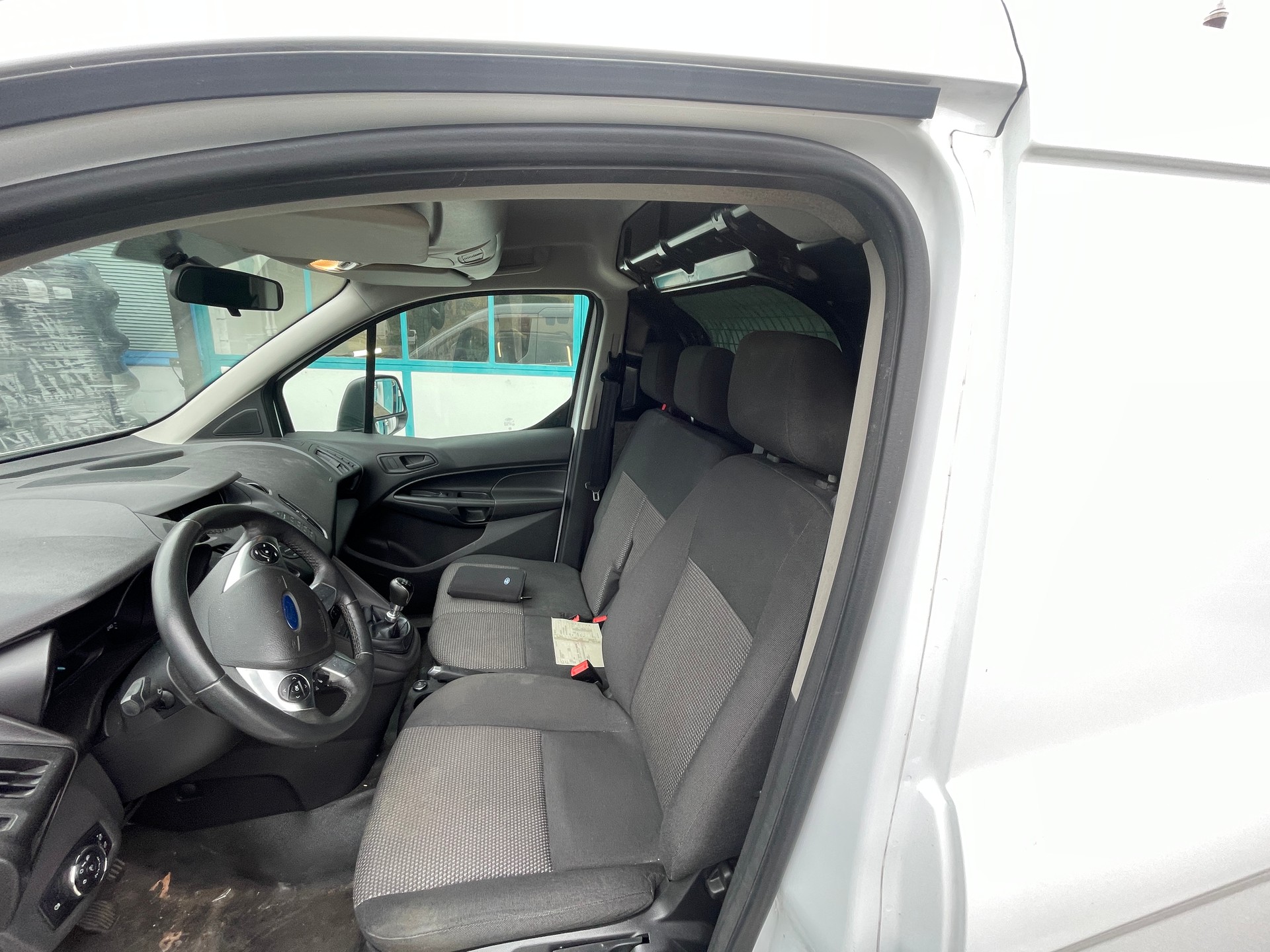 FORD TRANSIT CONNECT-image-8