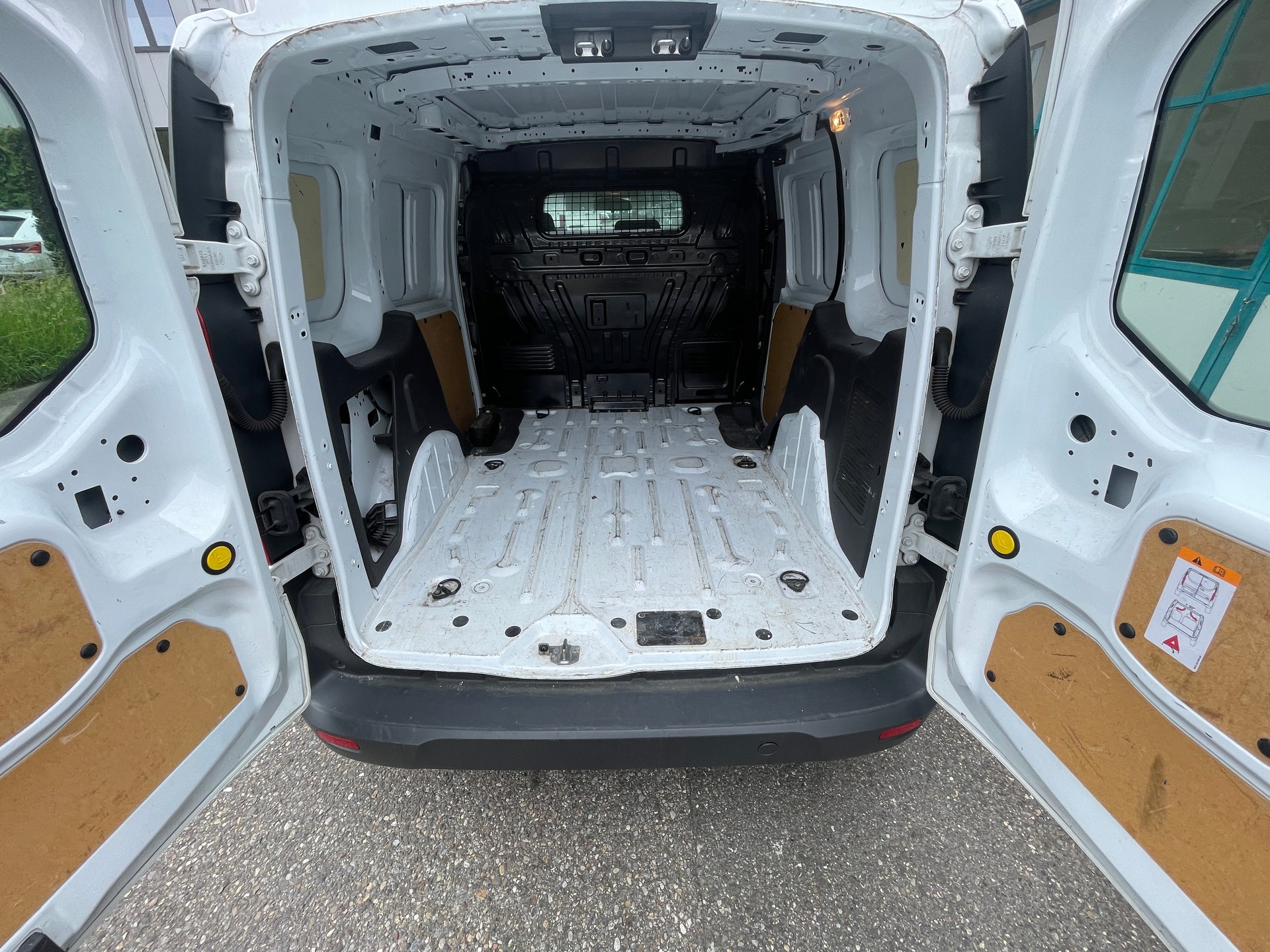 FORD TRANSIT CONNECT-image-7