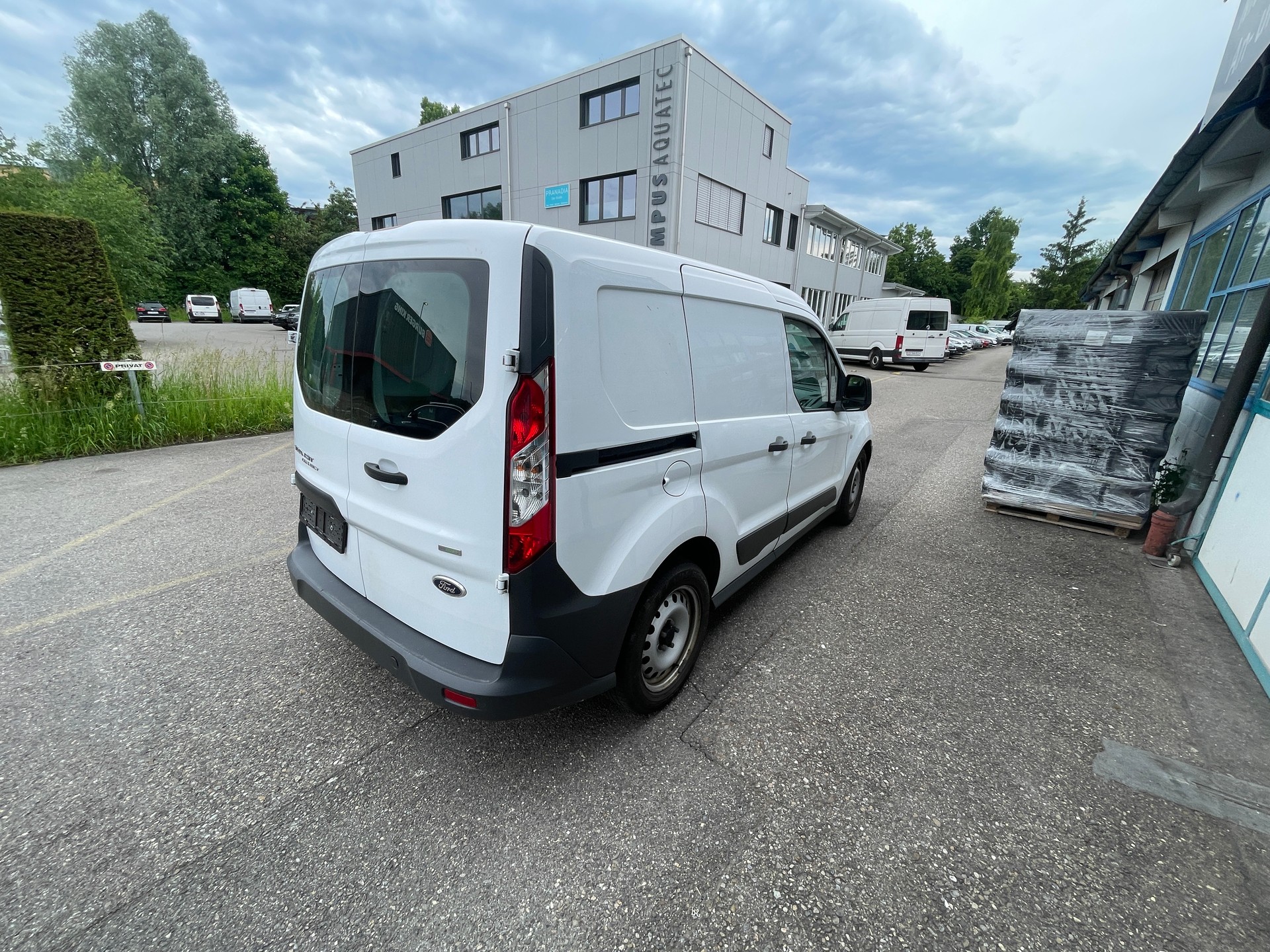 FORD TRANSIT CONNECT-image-5