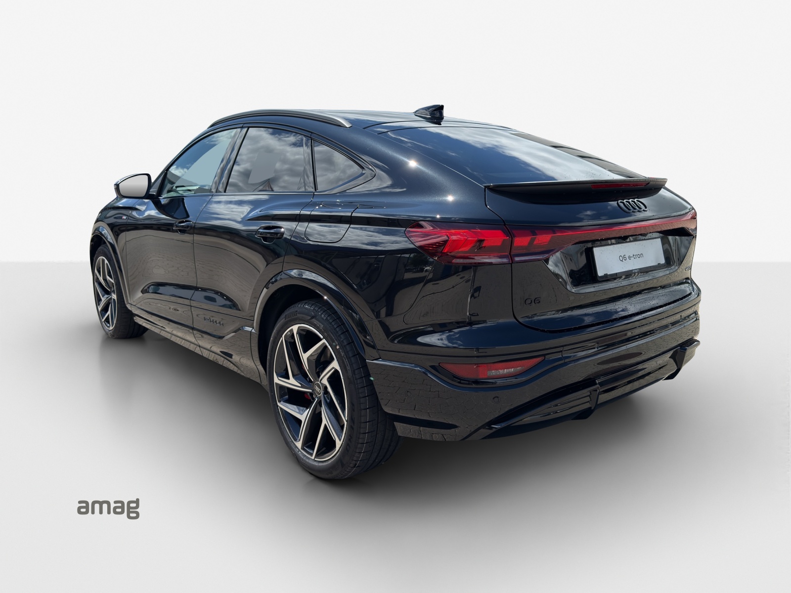 AUDI Q6 Sportback e-tron quattro-image-2
