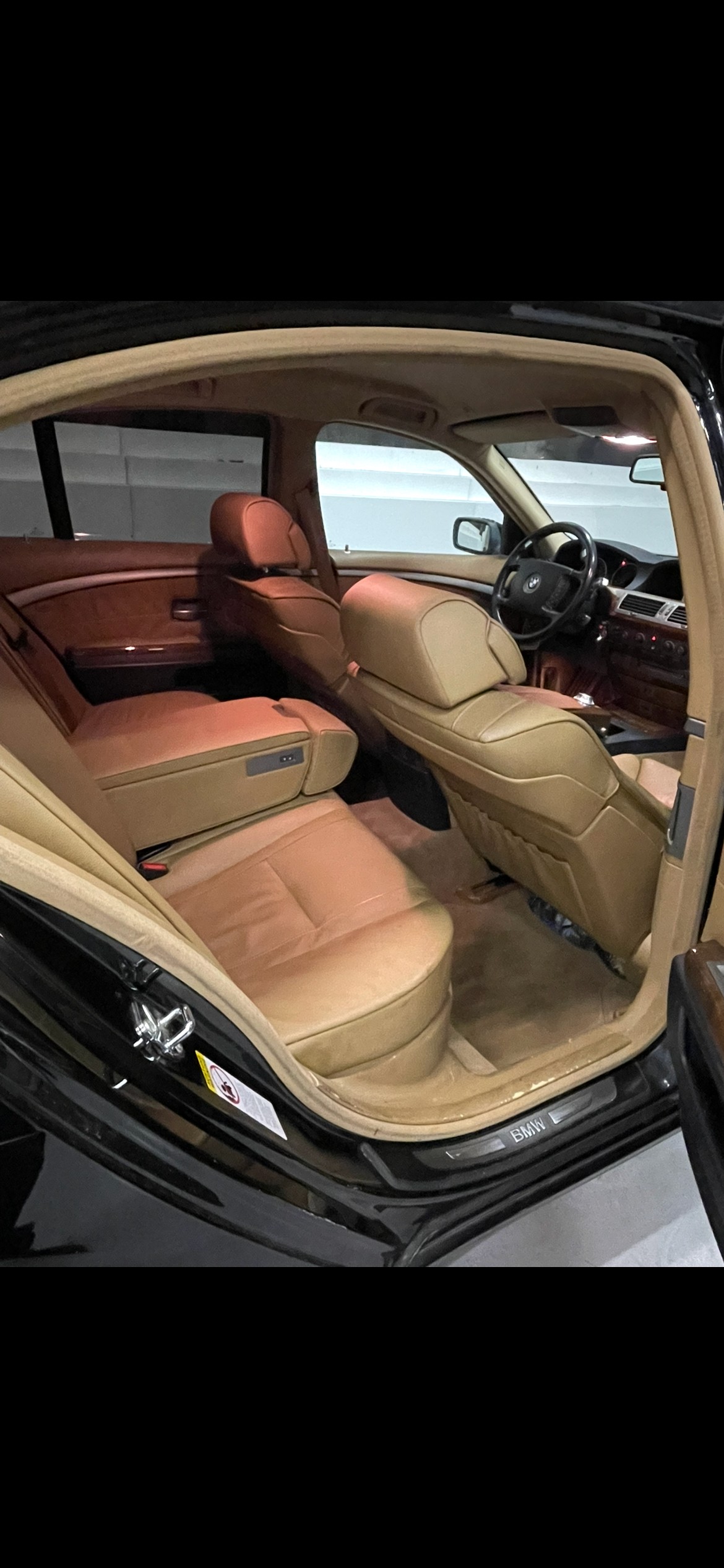 BMW 735i-image-12
