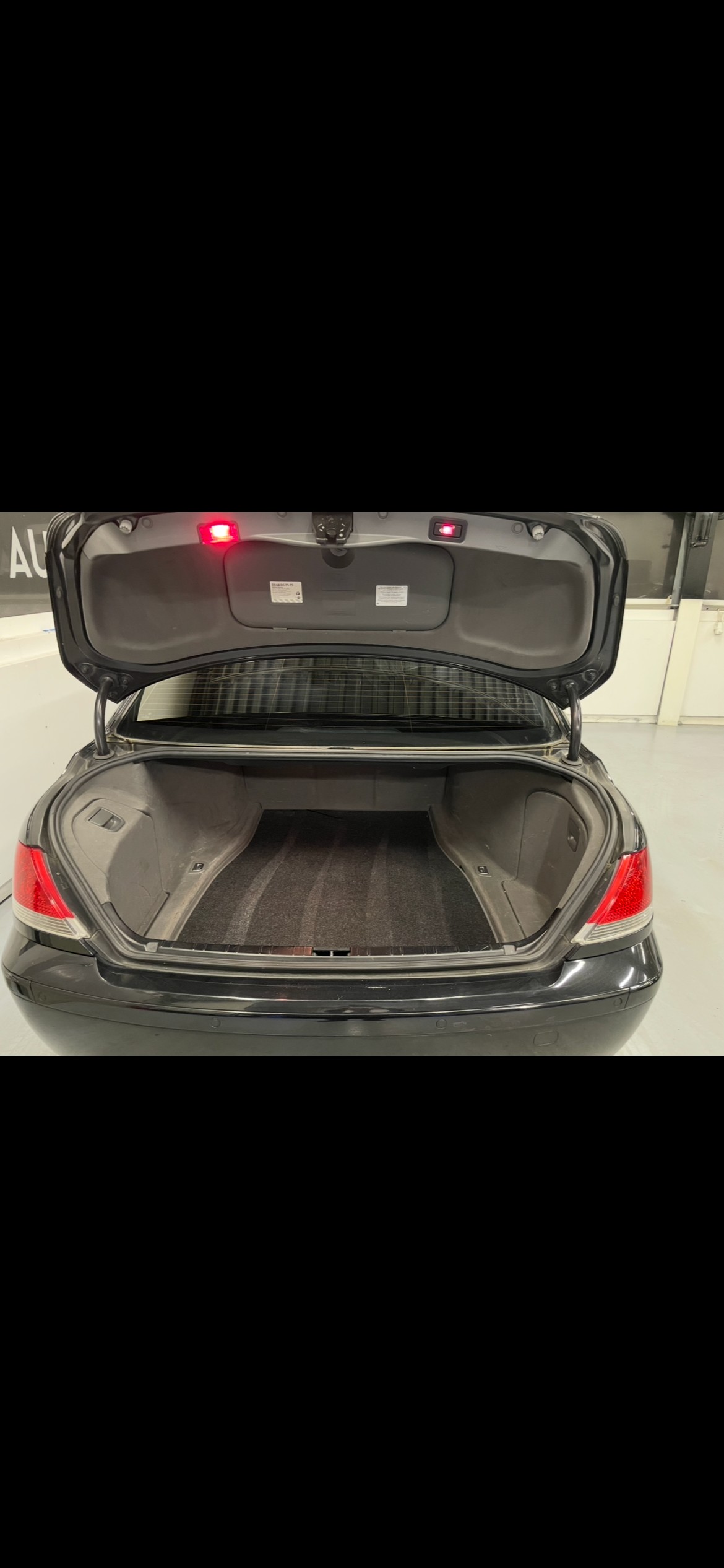 BMW 735i-image-7