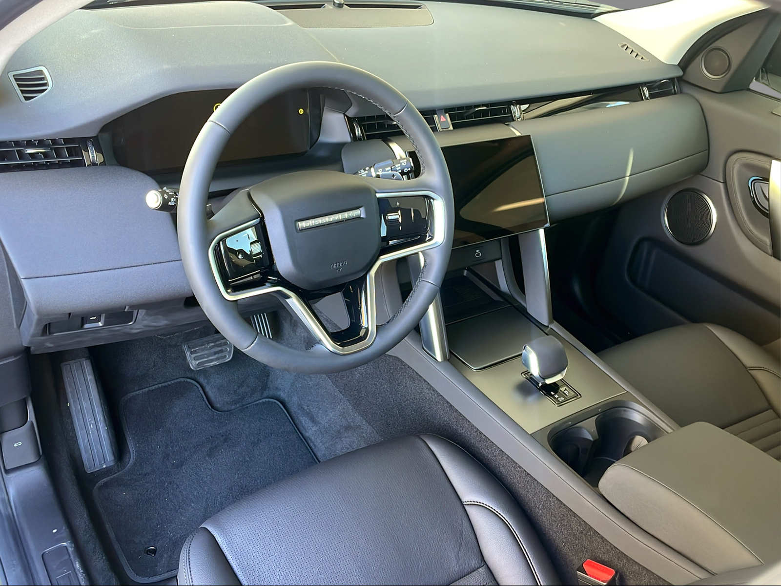 LAND ROVER Discovery Sport 2.0 D I4 200 S-image-4