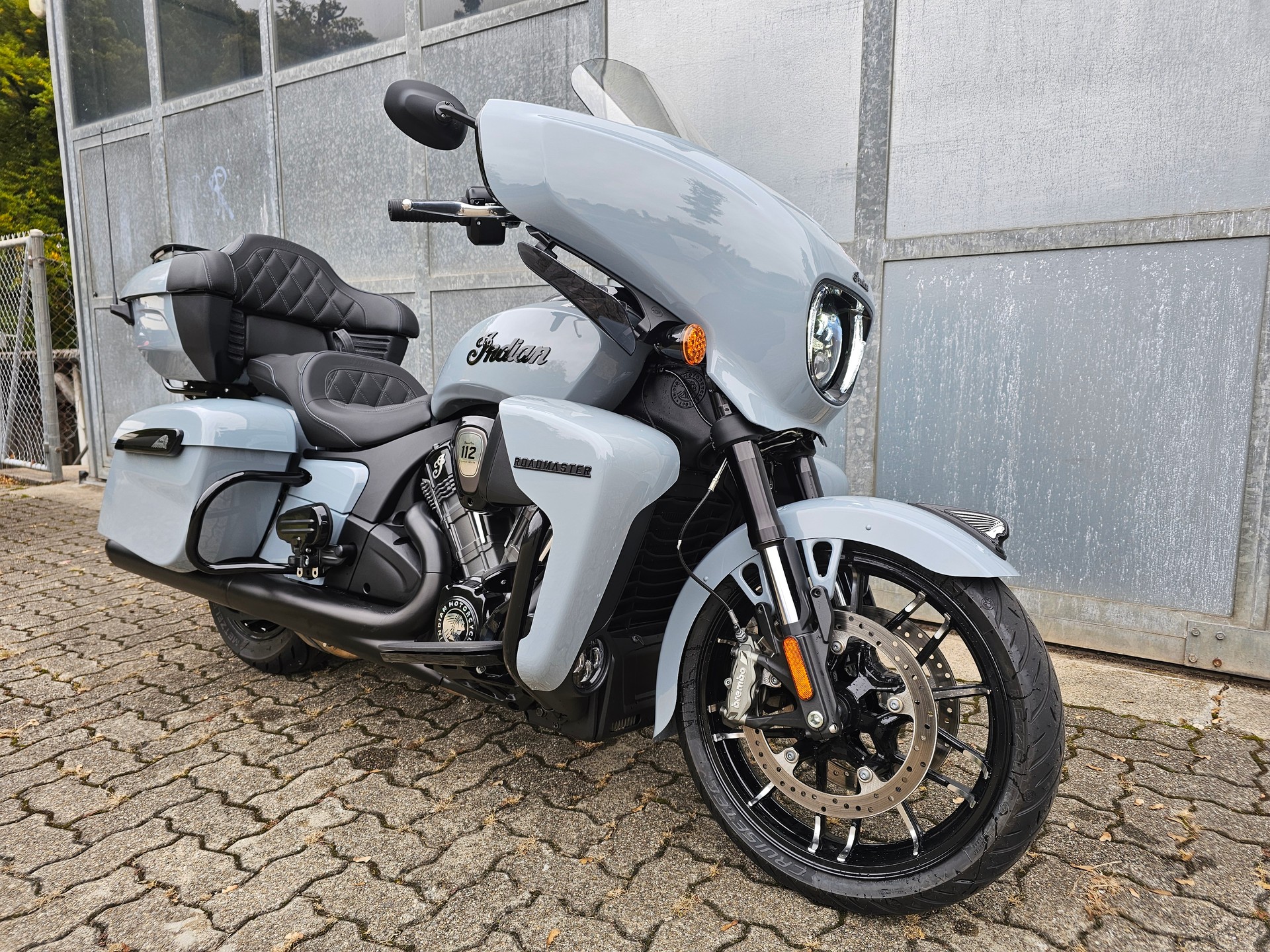 INDIAN Roadmaster Power Plus Dark Horse-showroom-element-1