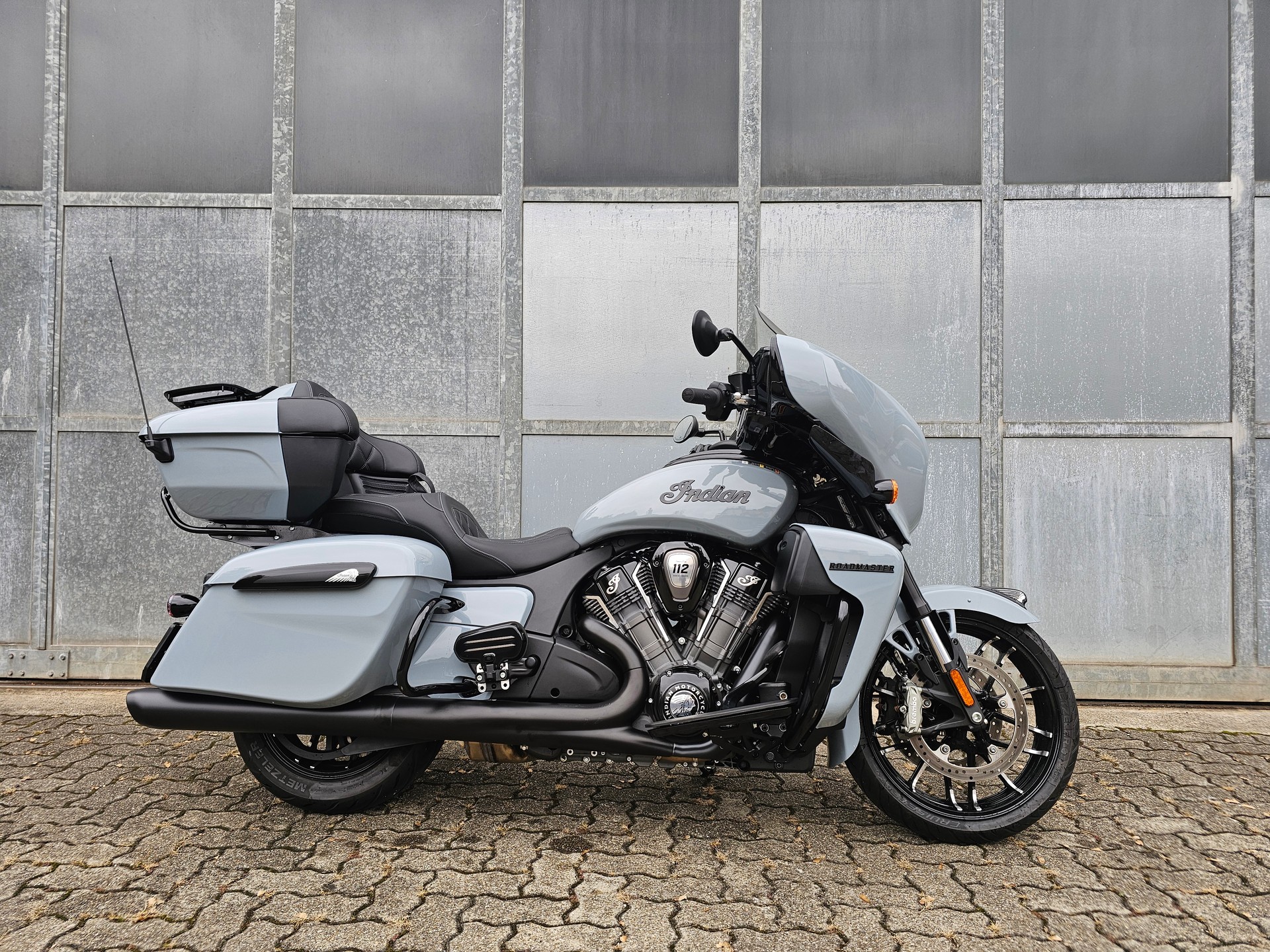 INDIAN Roadmaster Power Plus Dark Horse