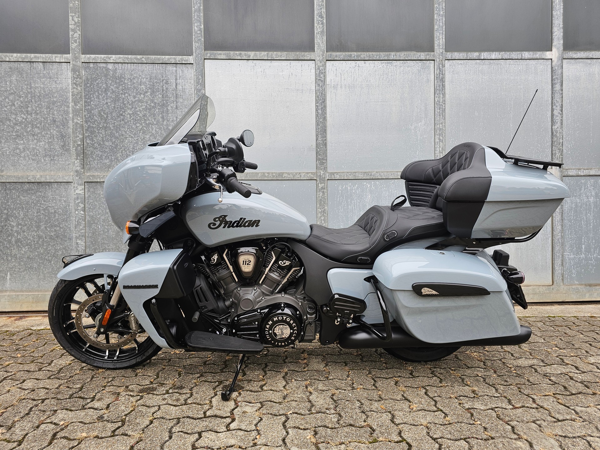 INDIAN Roadmaster Power Plus Dark Horse-showroom-element-3